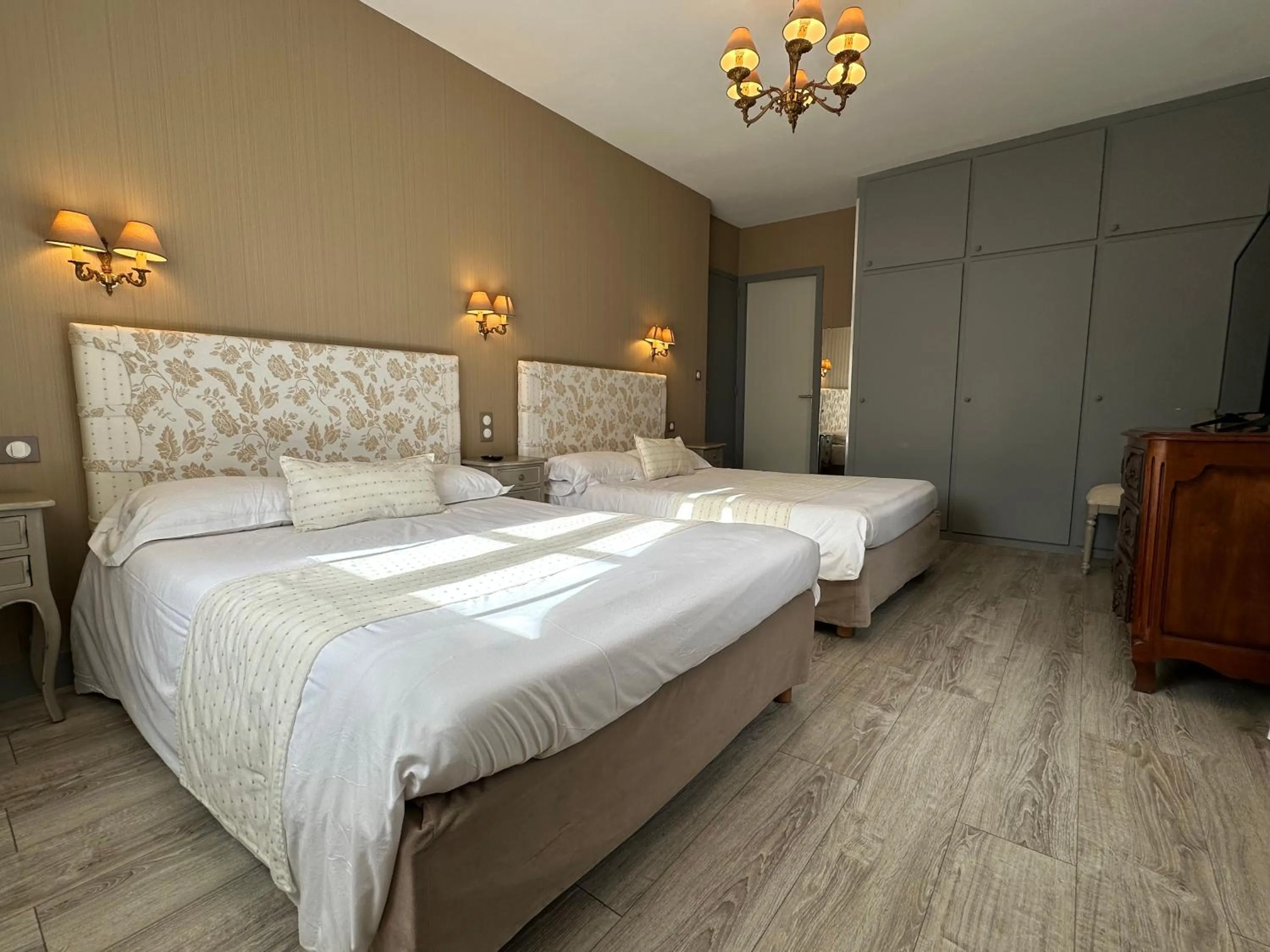 Bed in Hotel des Pins