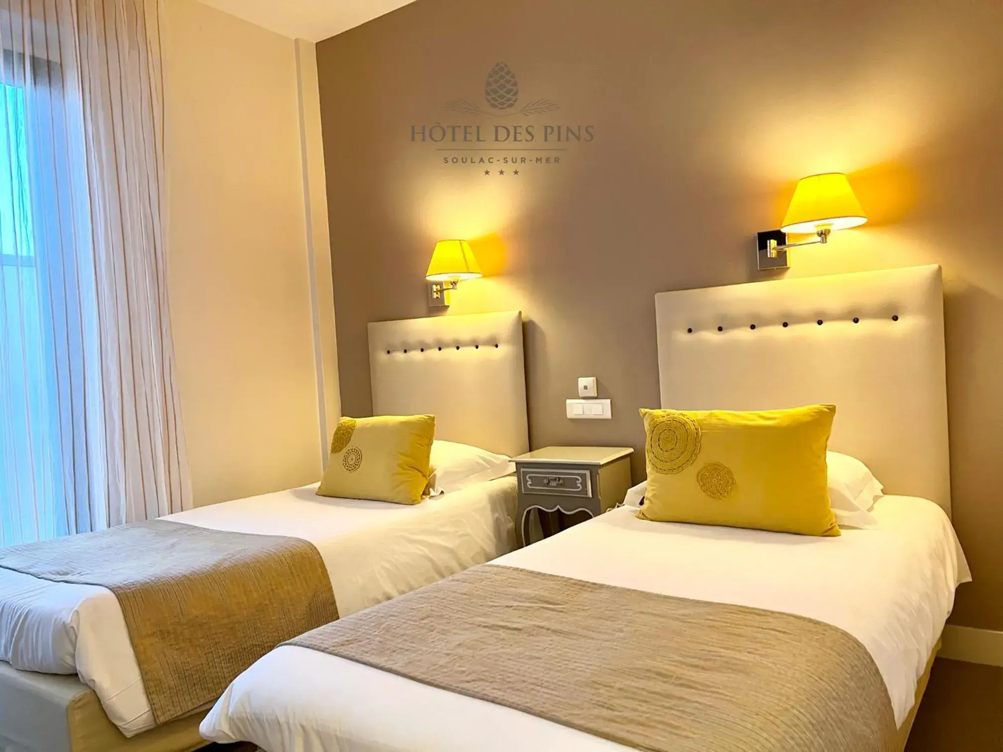 Quadruple Room in Hotel des Pins Quadruple Room in Hotel des Pins