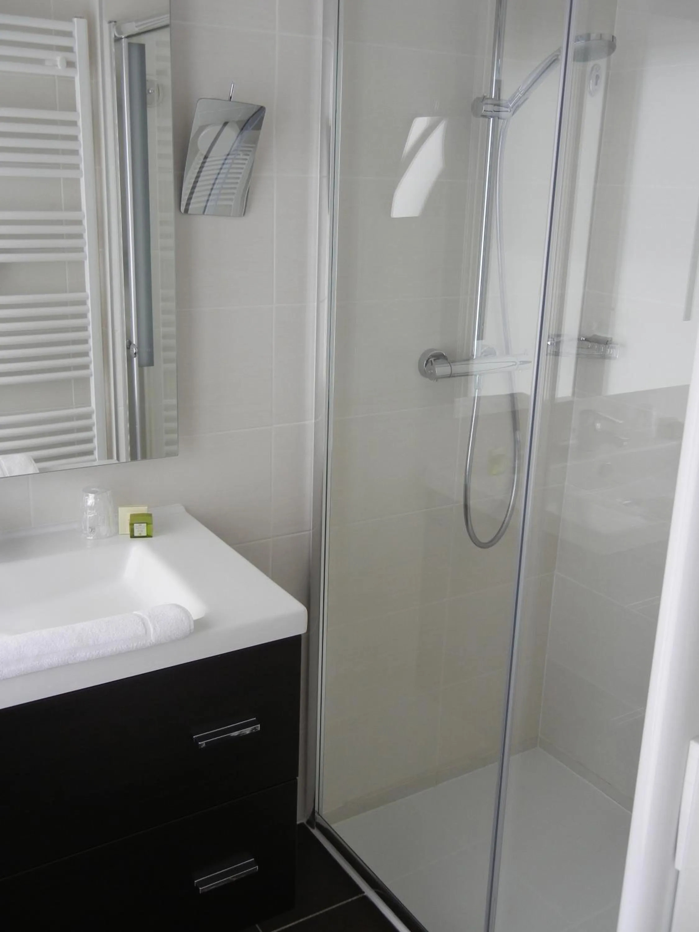 Bathroom in Hotel des Pins