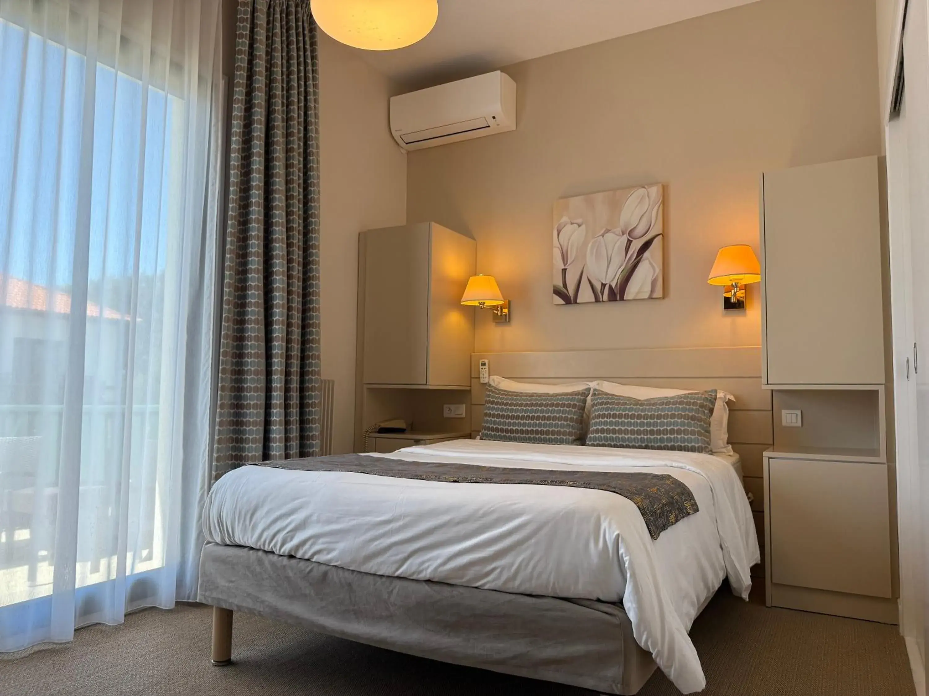 Double Room with Terrace in Hotel des Pins Double Room with Terrace in Hotel des Pins