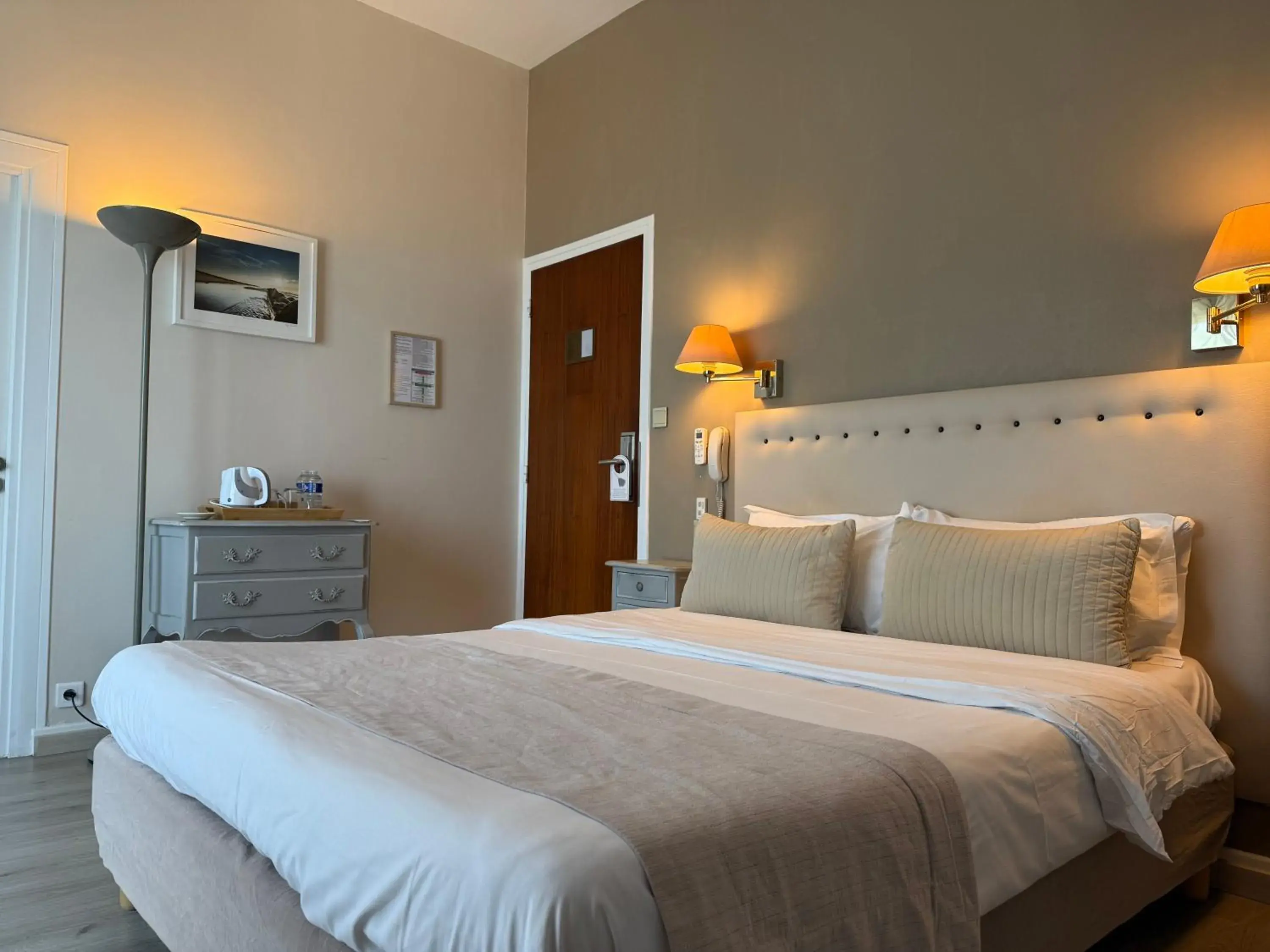 Superior Double Room in Hotel des Pins Superior Double Room in Hotel des Pins