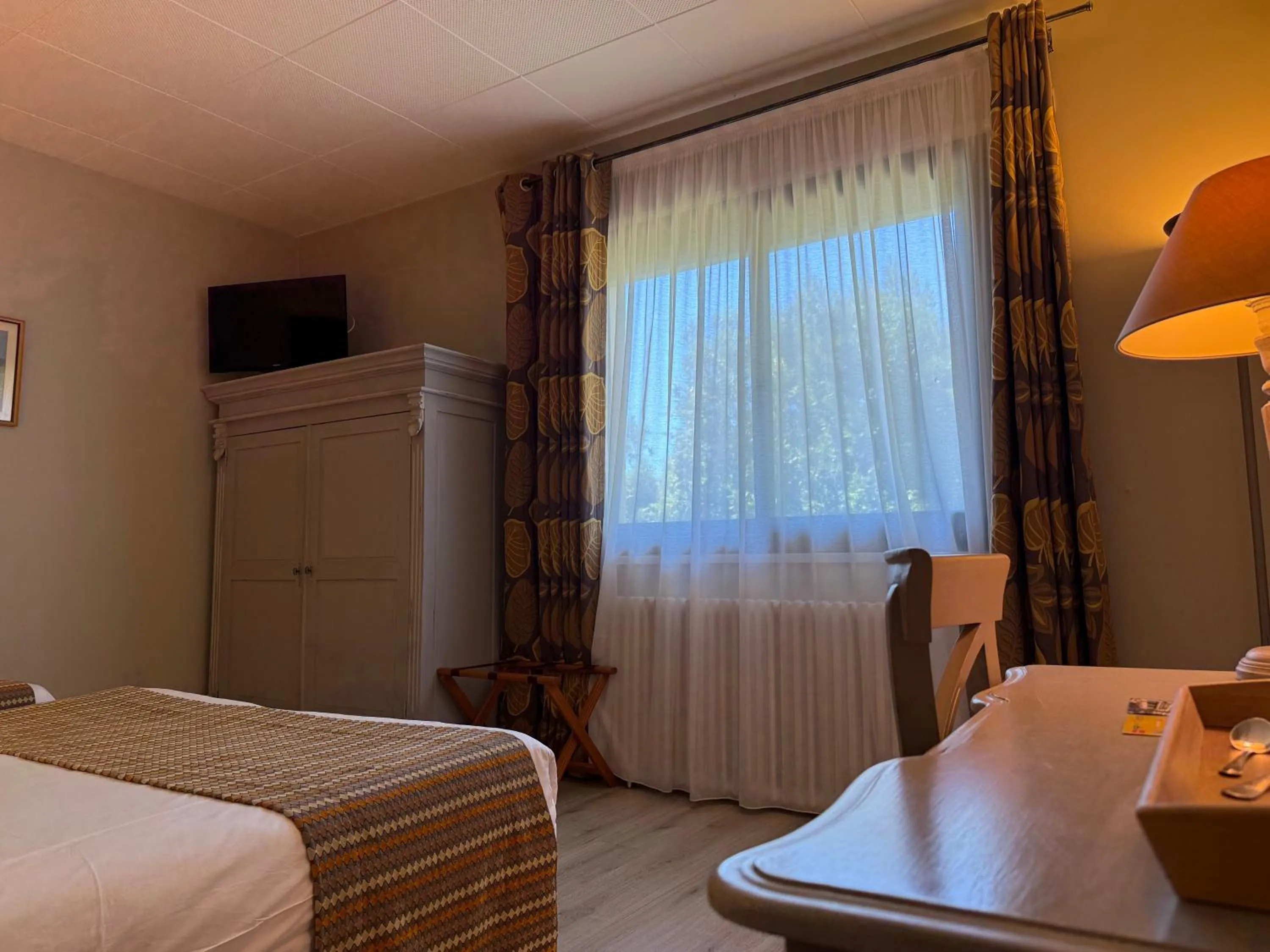 Bedroom, Bed in Hotel des Pins