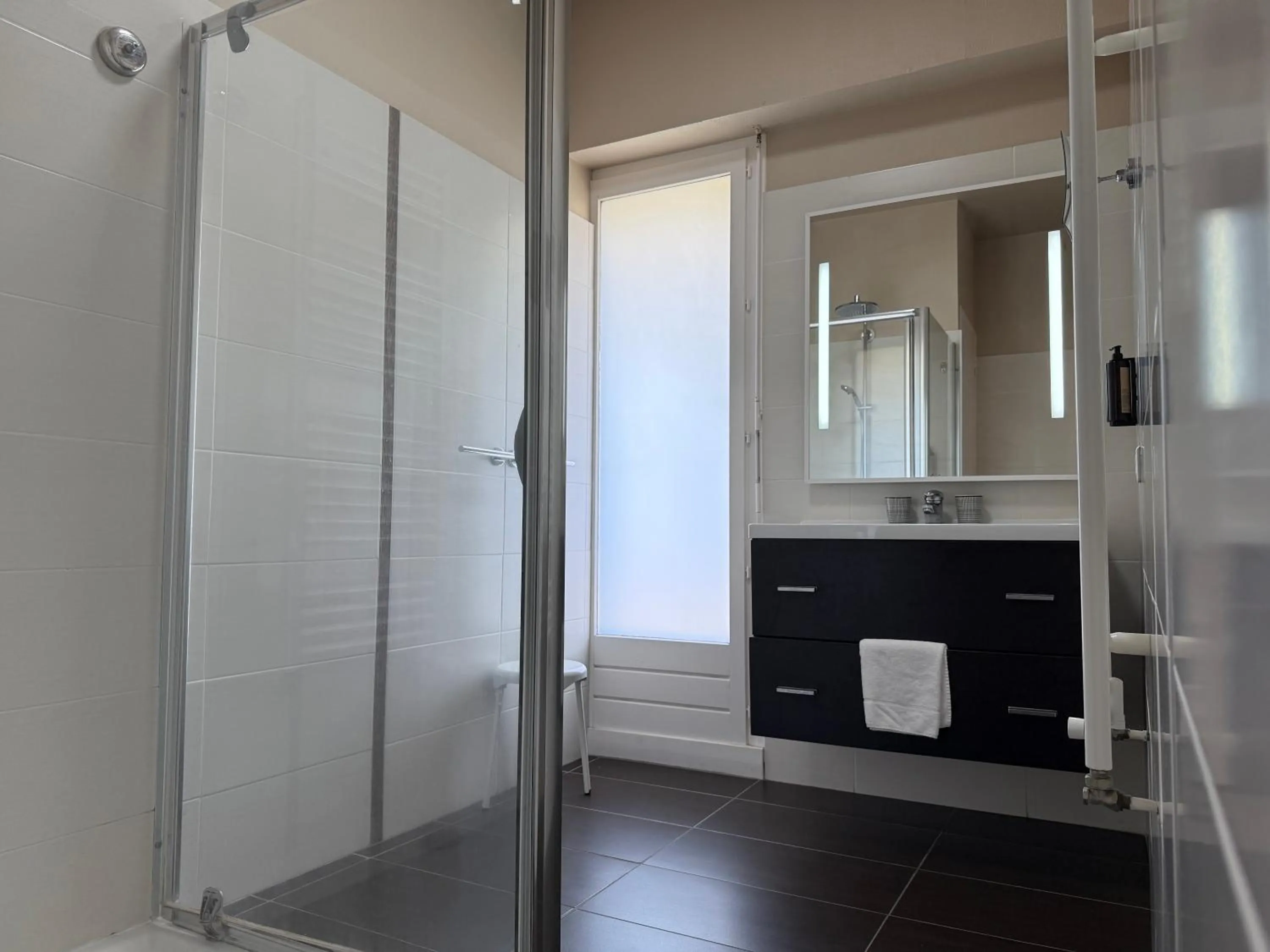 Shower in Hotel des Pins