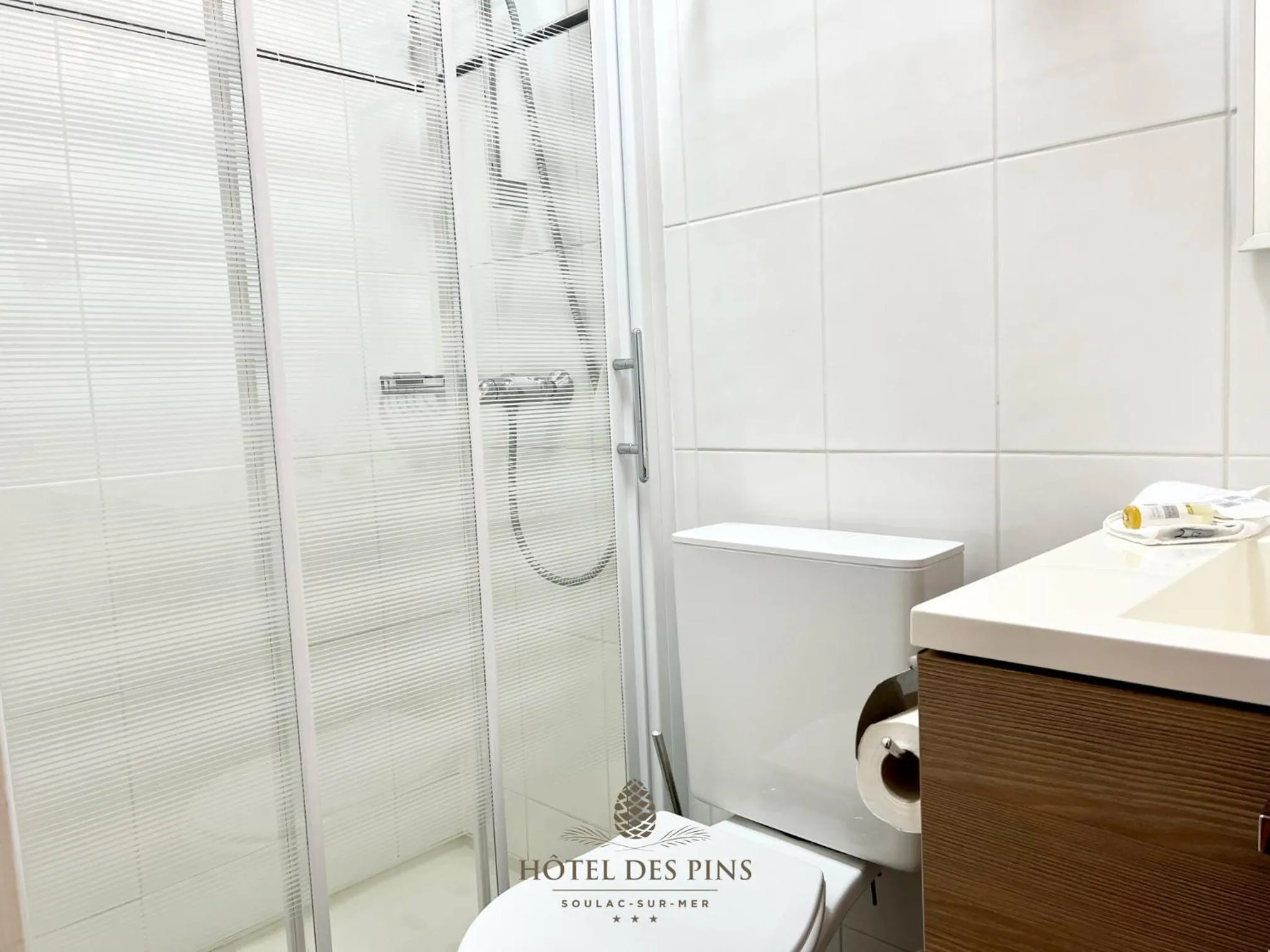 Shower in Hotel des Pins
