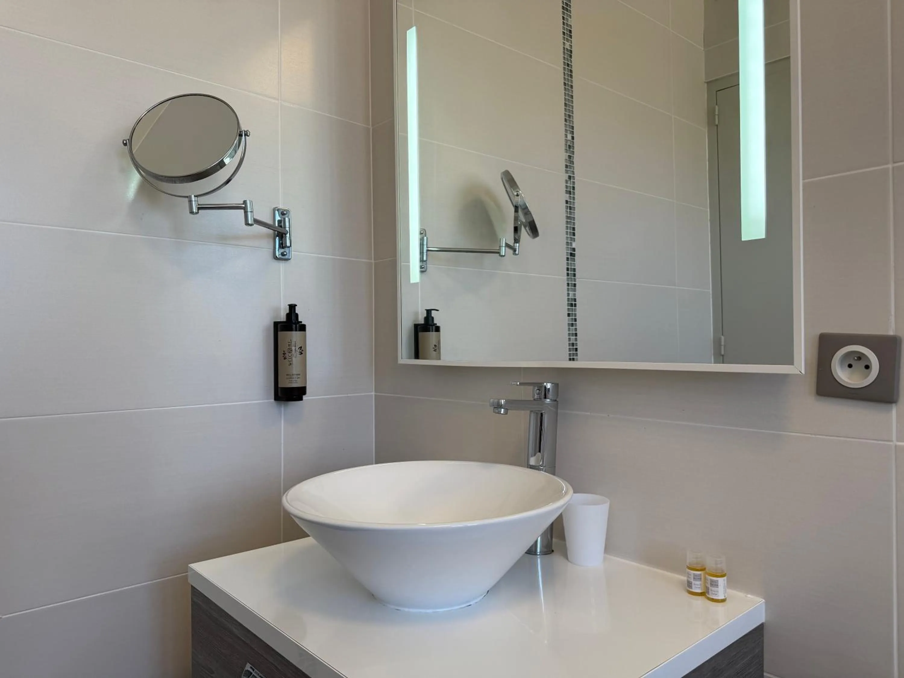 Bathroom in Hotel des Pins