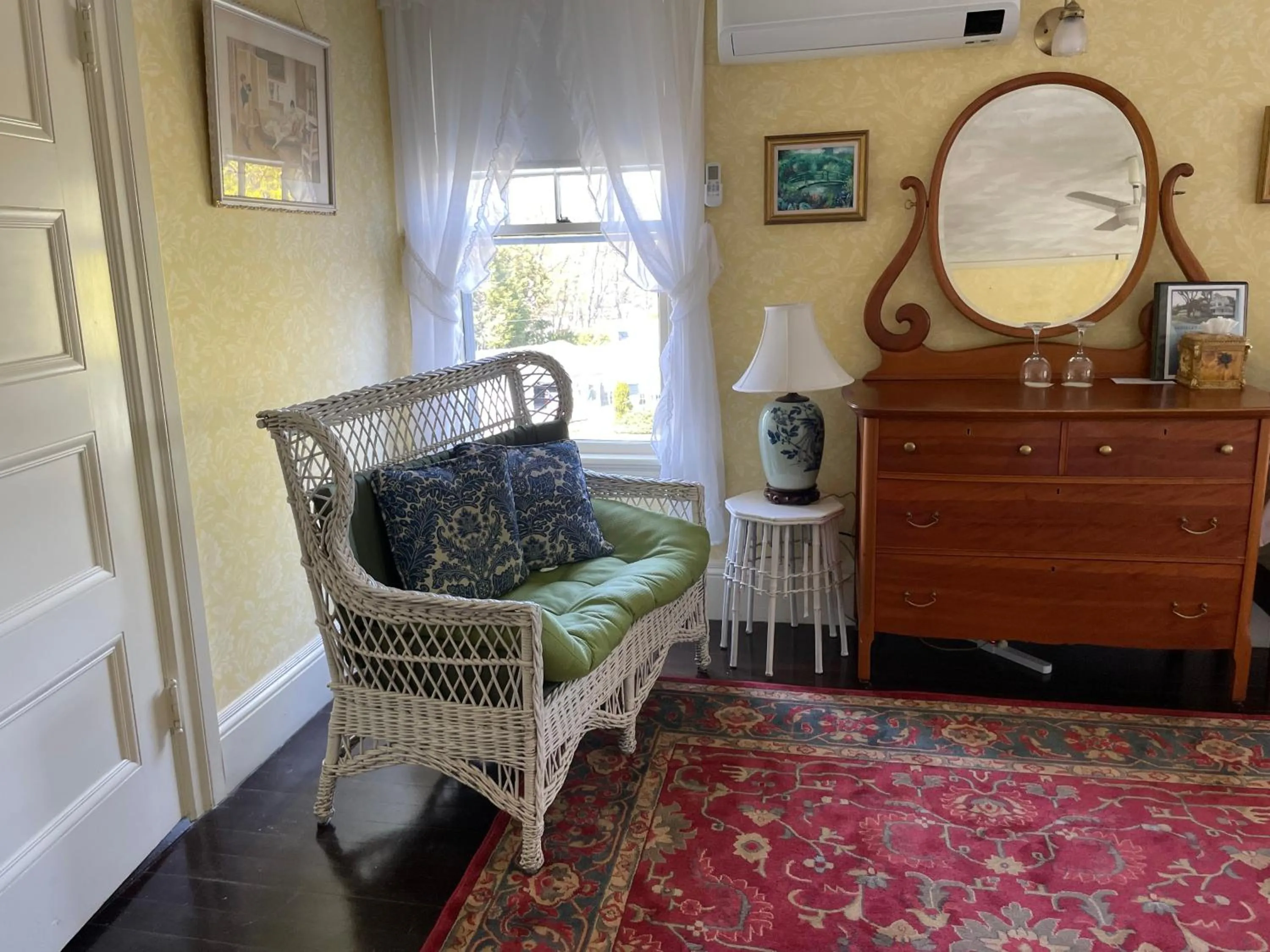 Moseley Cottage Inn and The Town Motel