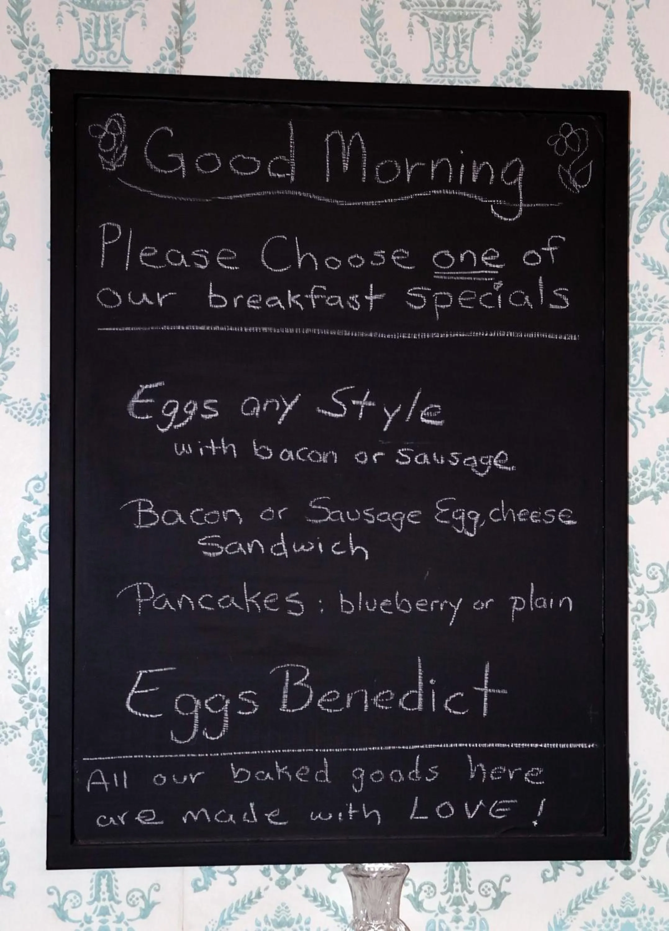 American breakfast in Moseley Cottage Inn and The Town Motel