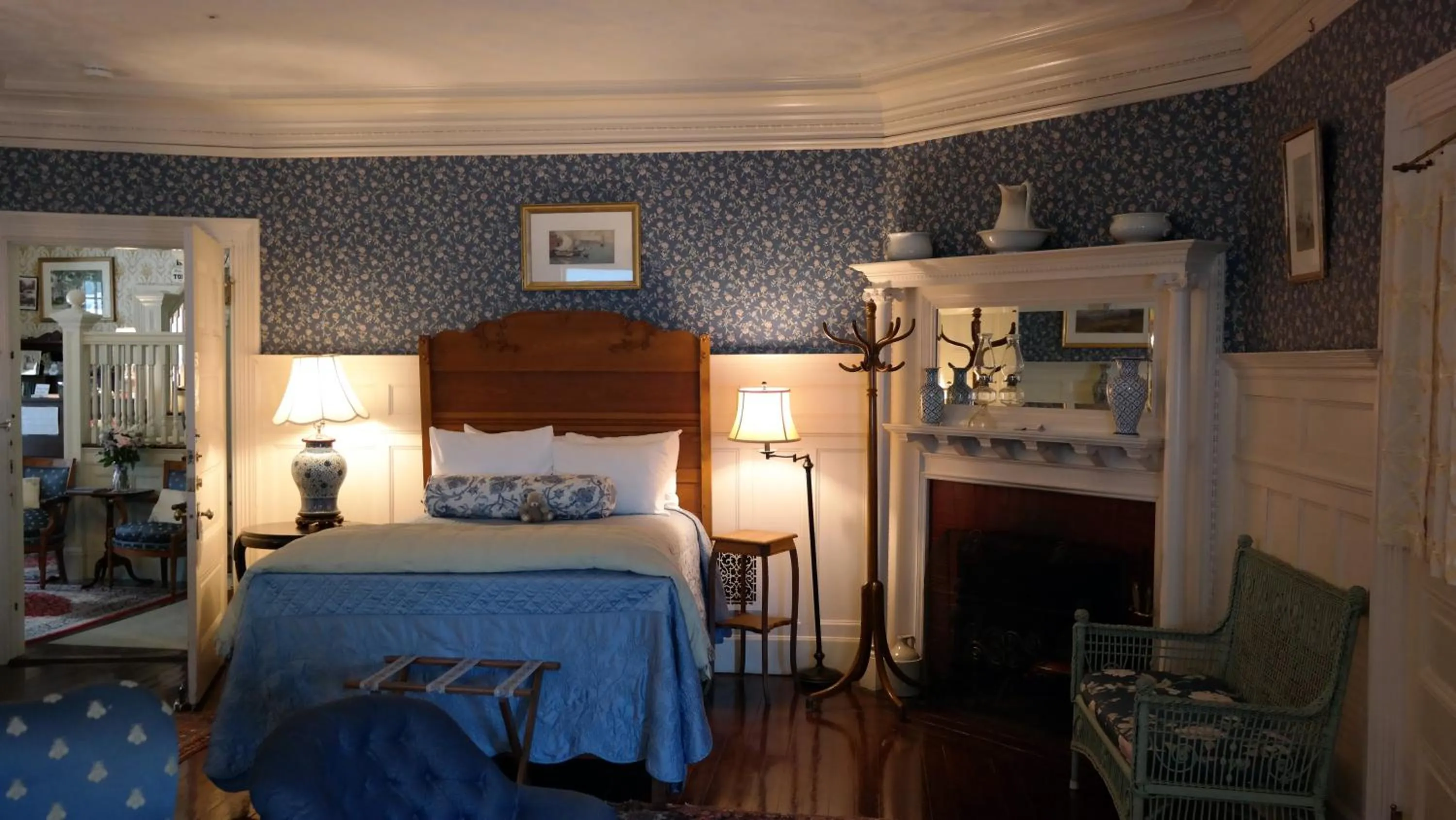 Bed in Moseley Cottage Inn and The Town Motel