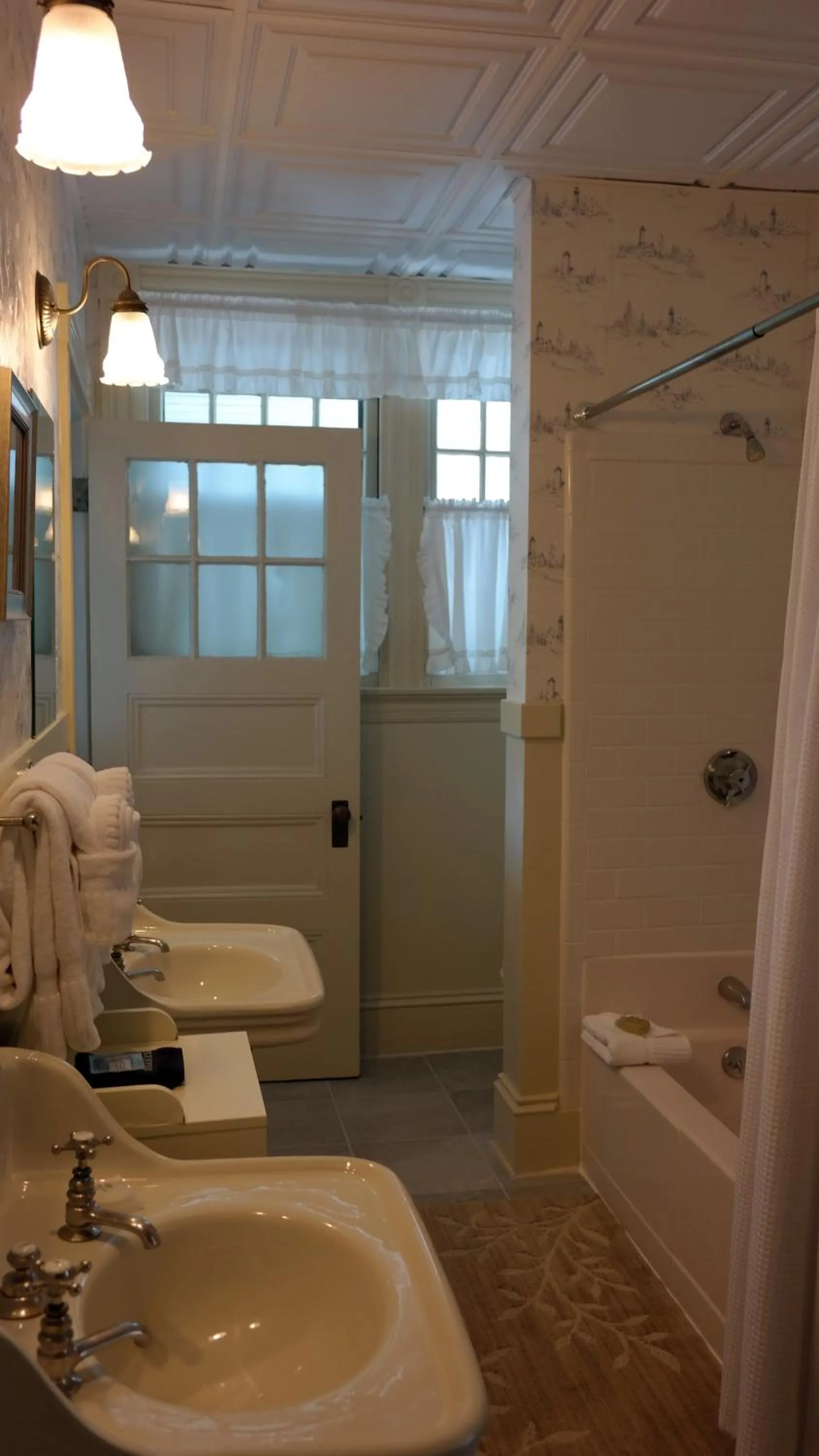 Moseley Cottage Inn and The Town Motel