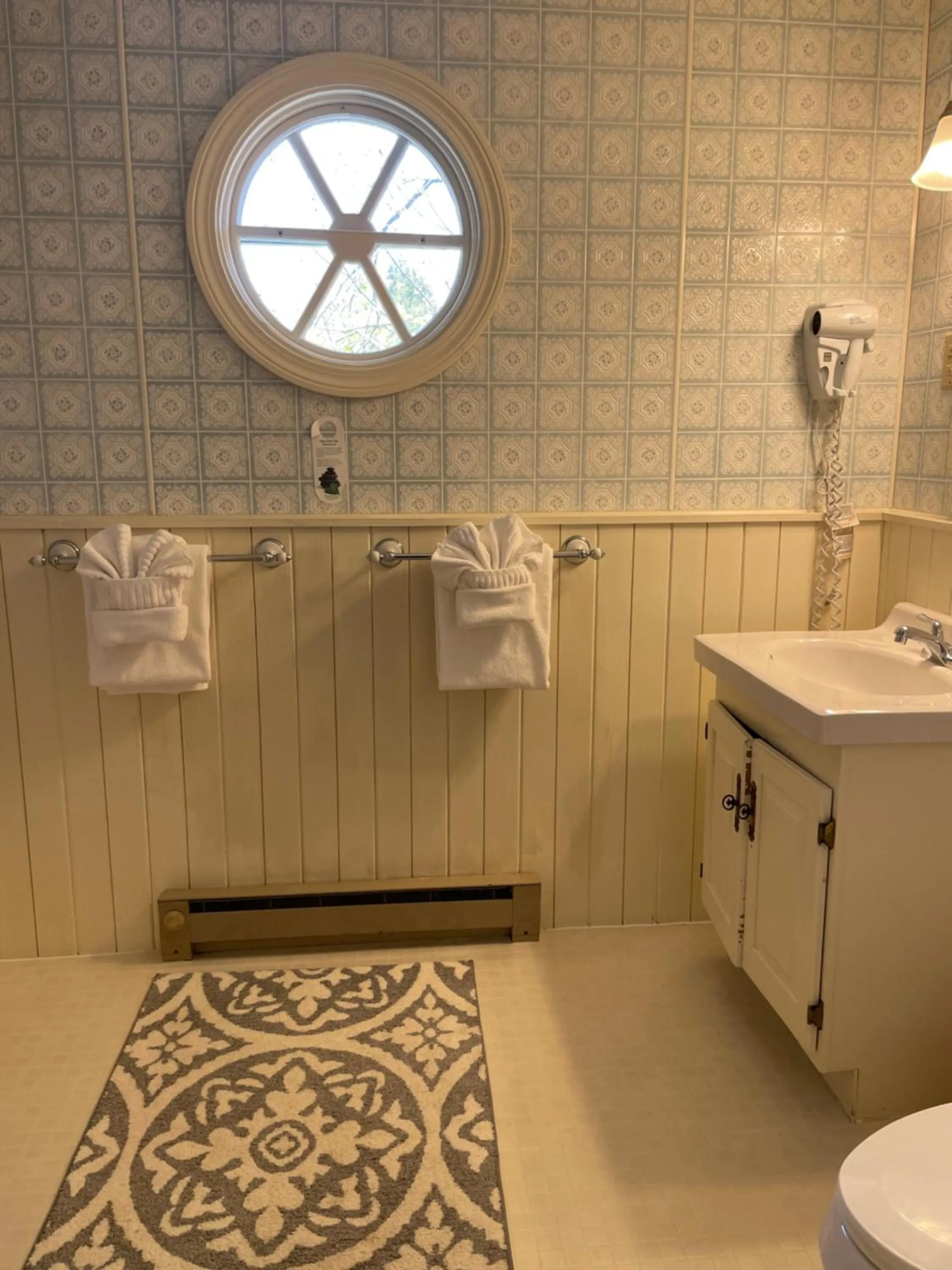 Moseley Cottage Inn and The Town Motel