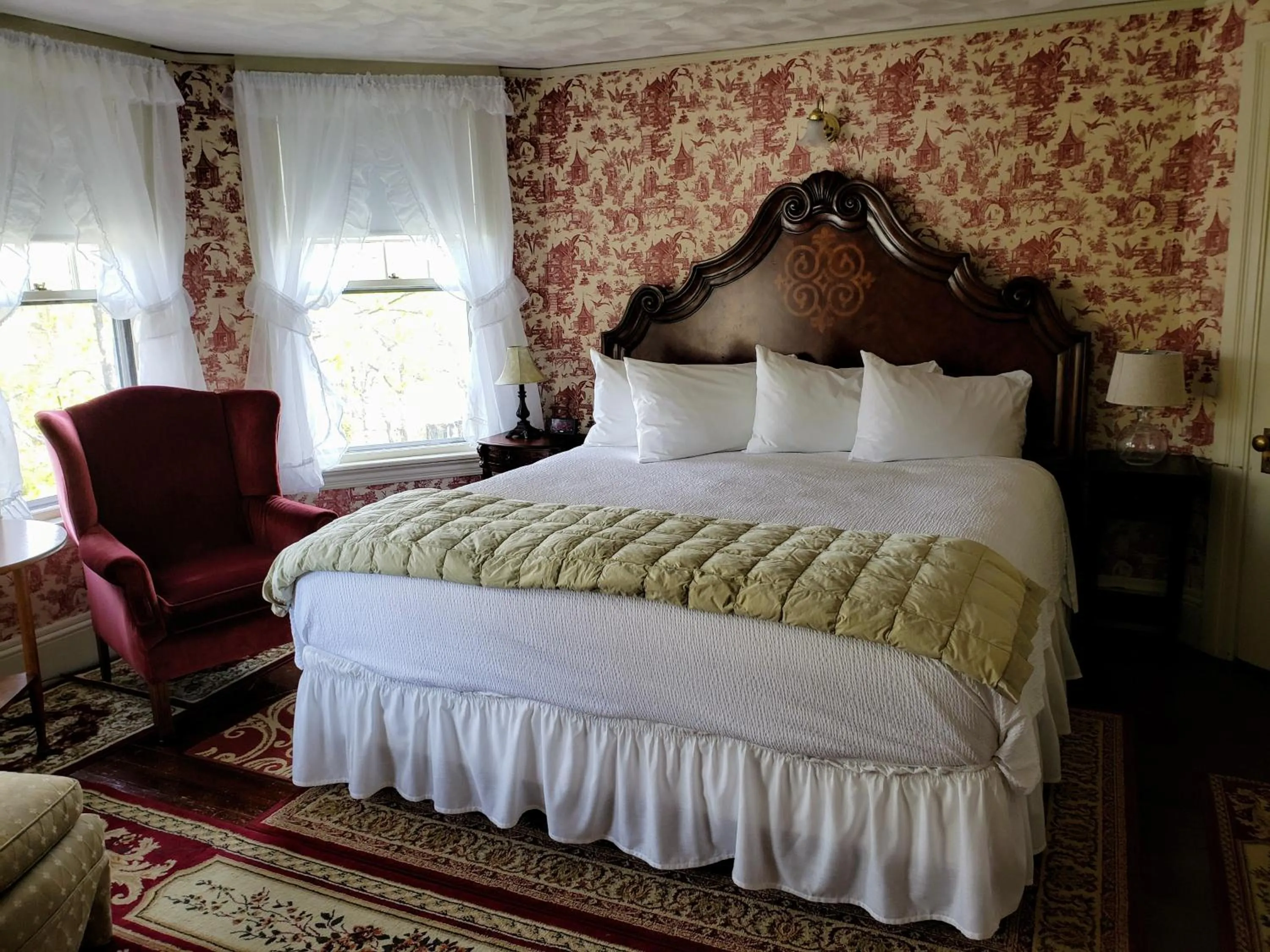 Bed in Moseley Cottage Inn and The Town Motel