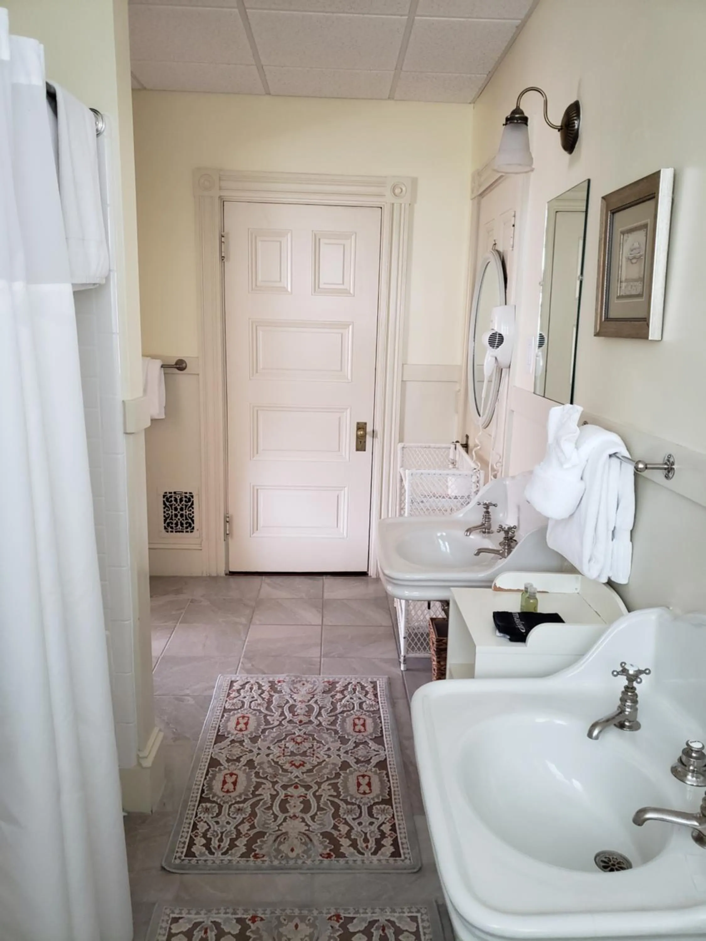 Moseley Cottage Inn and The Town Motel