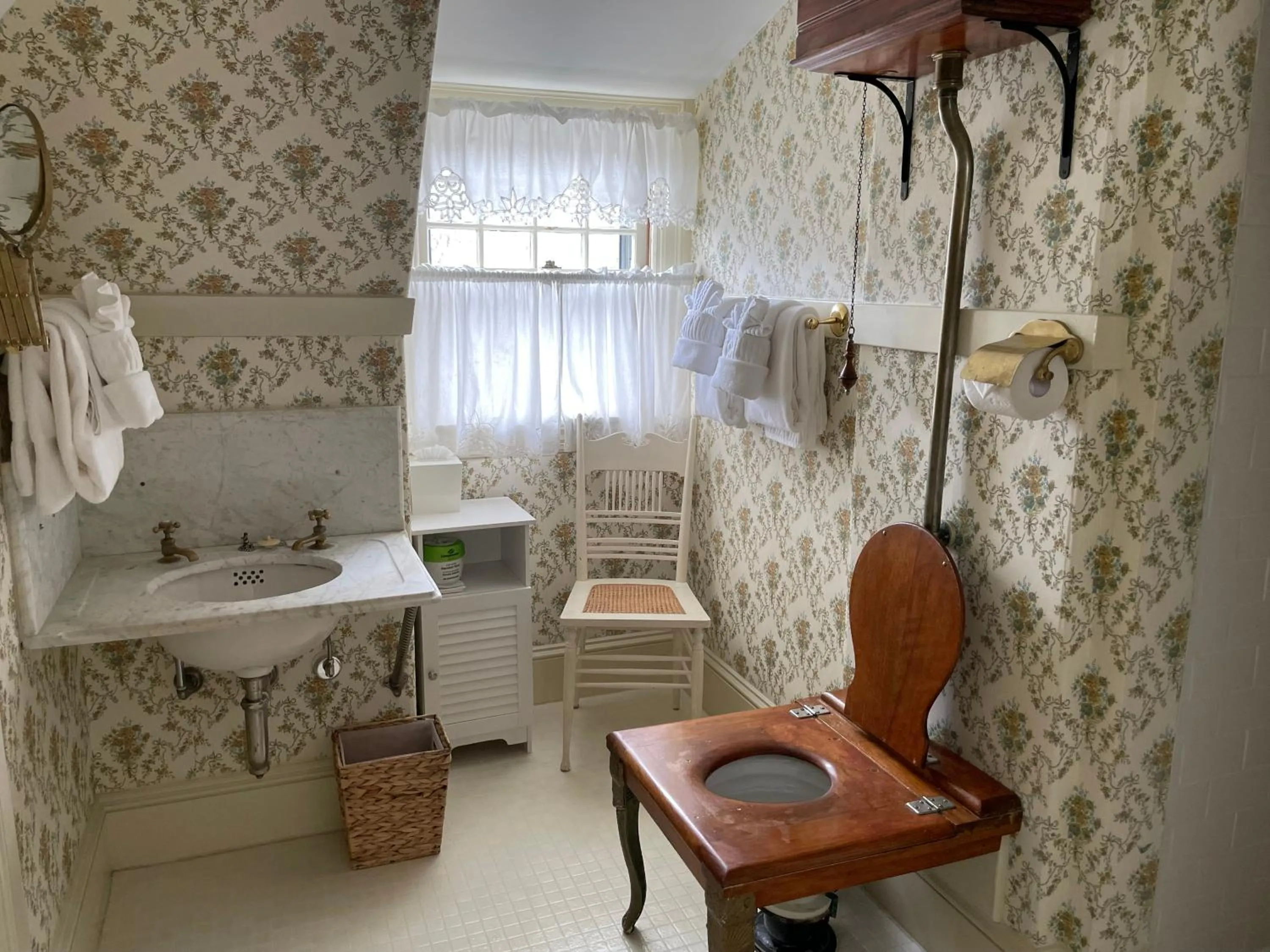 Moseley Cottage Inn and The Town Motel