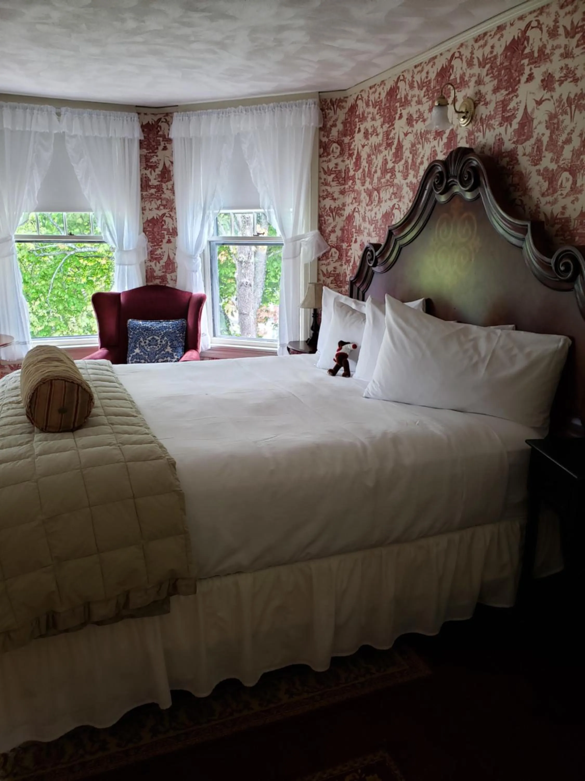 Bed in Moseley Cottage Inn and The Town Motel