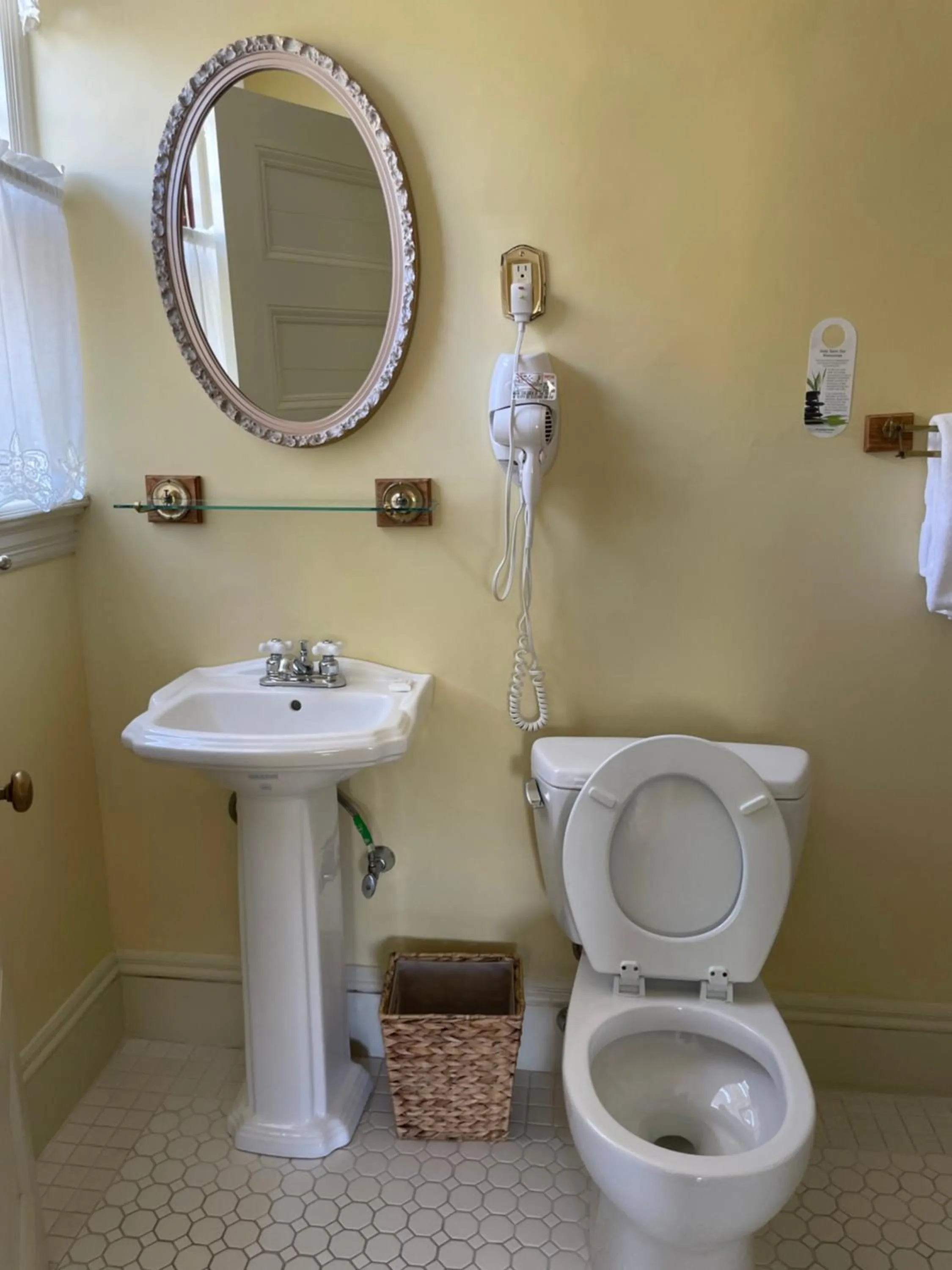 Moseley Cottage Inn and The Town Motel