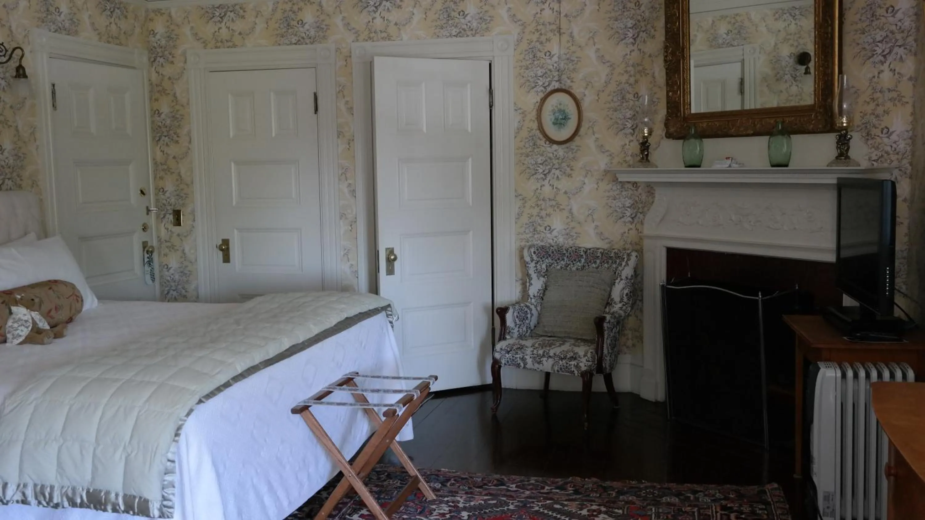 Decorative detail, Bed in Moseley Cottage Inn and The Town Motel