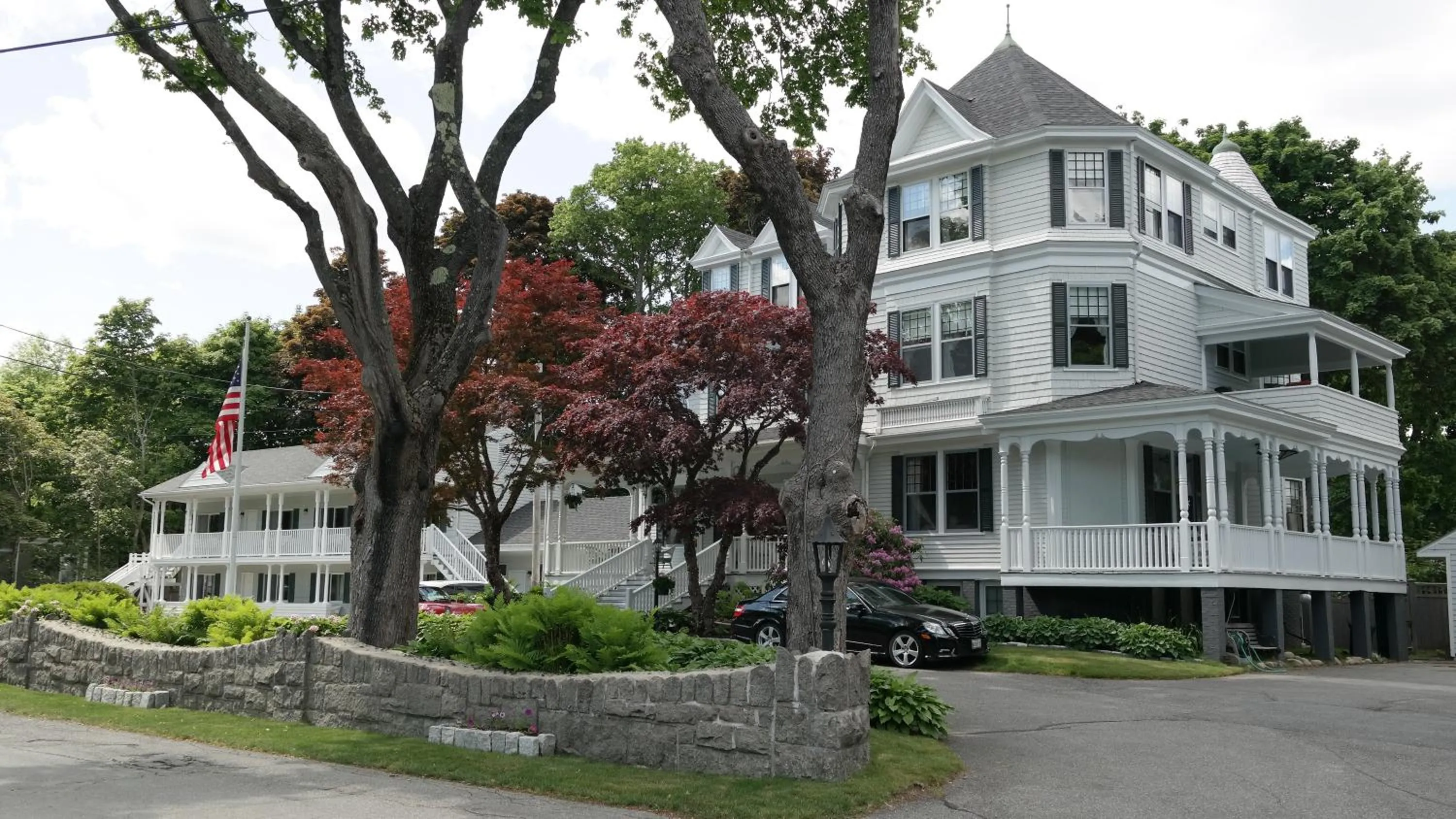 Property building in Moseley Cottage Inn and The Town Motel