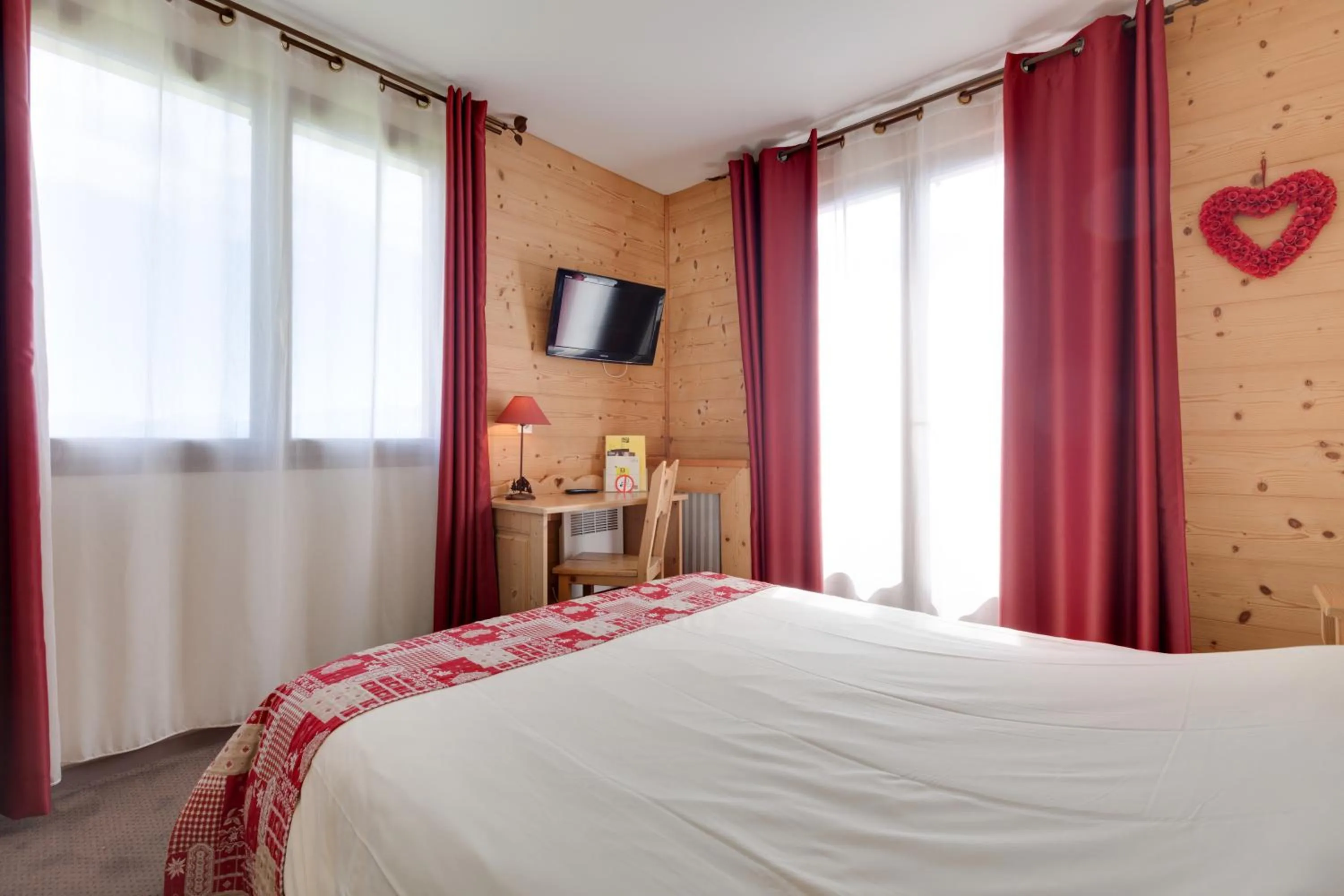 Bedroom, Bed in Logis Le Pont de Champ