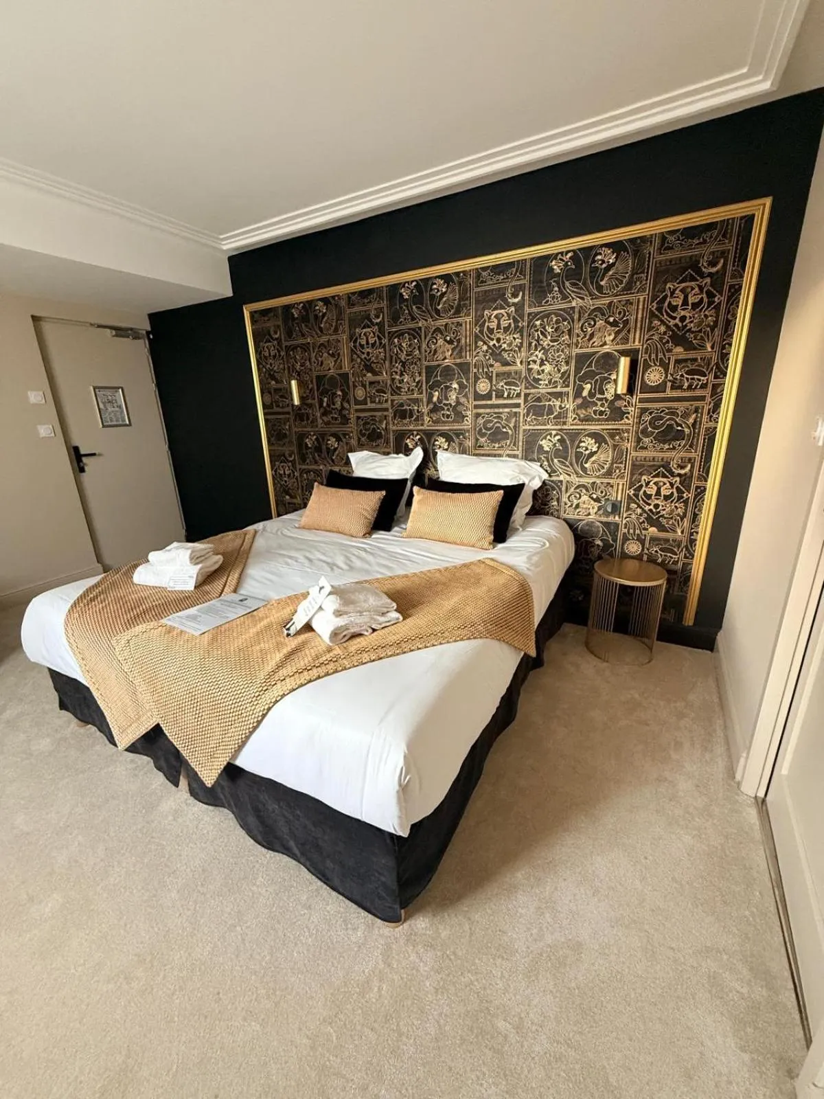 Bed in Hôtel Le Clos des Arts