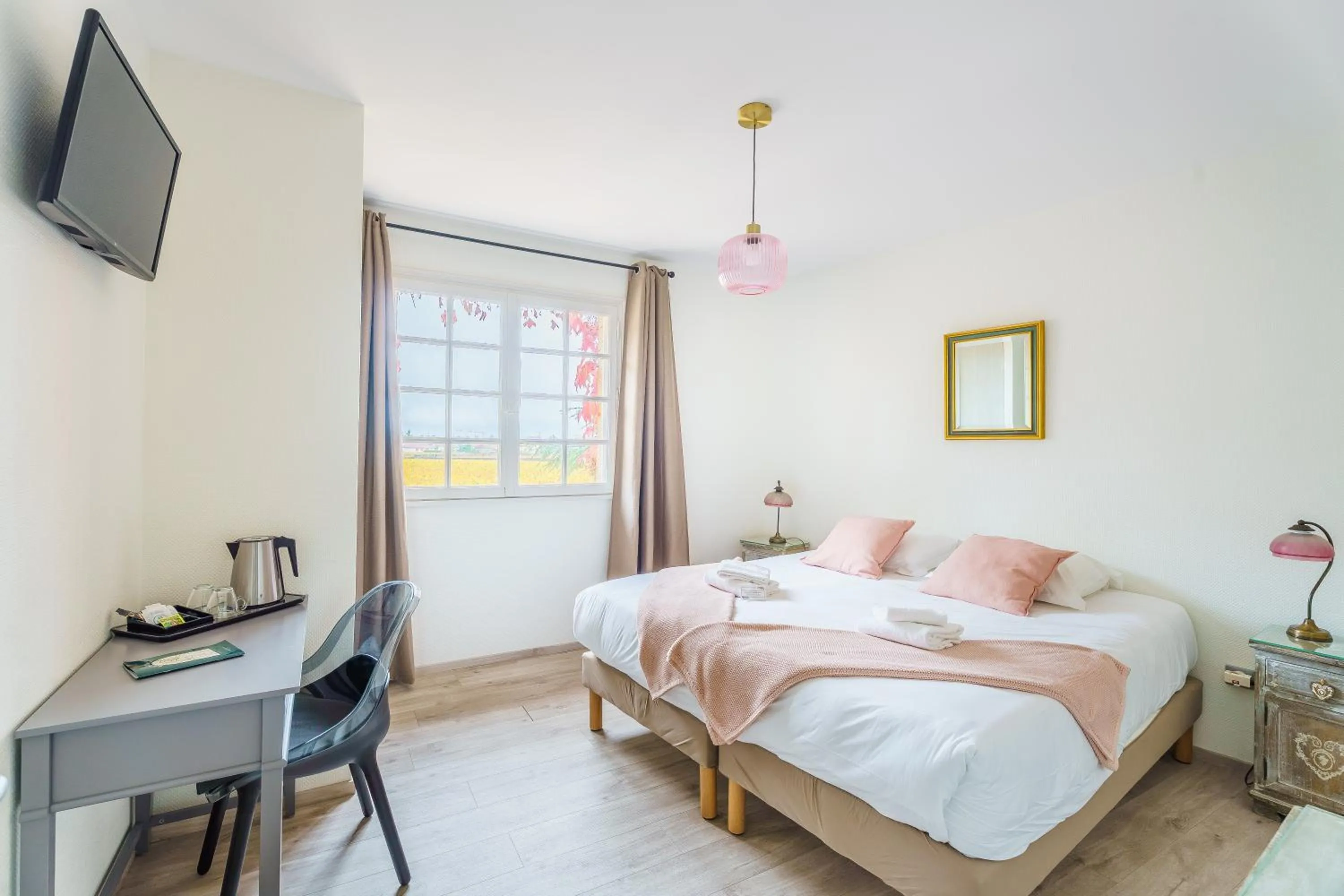 Bed in Hôtel Le Clos des Arts