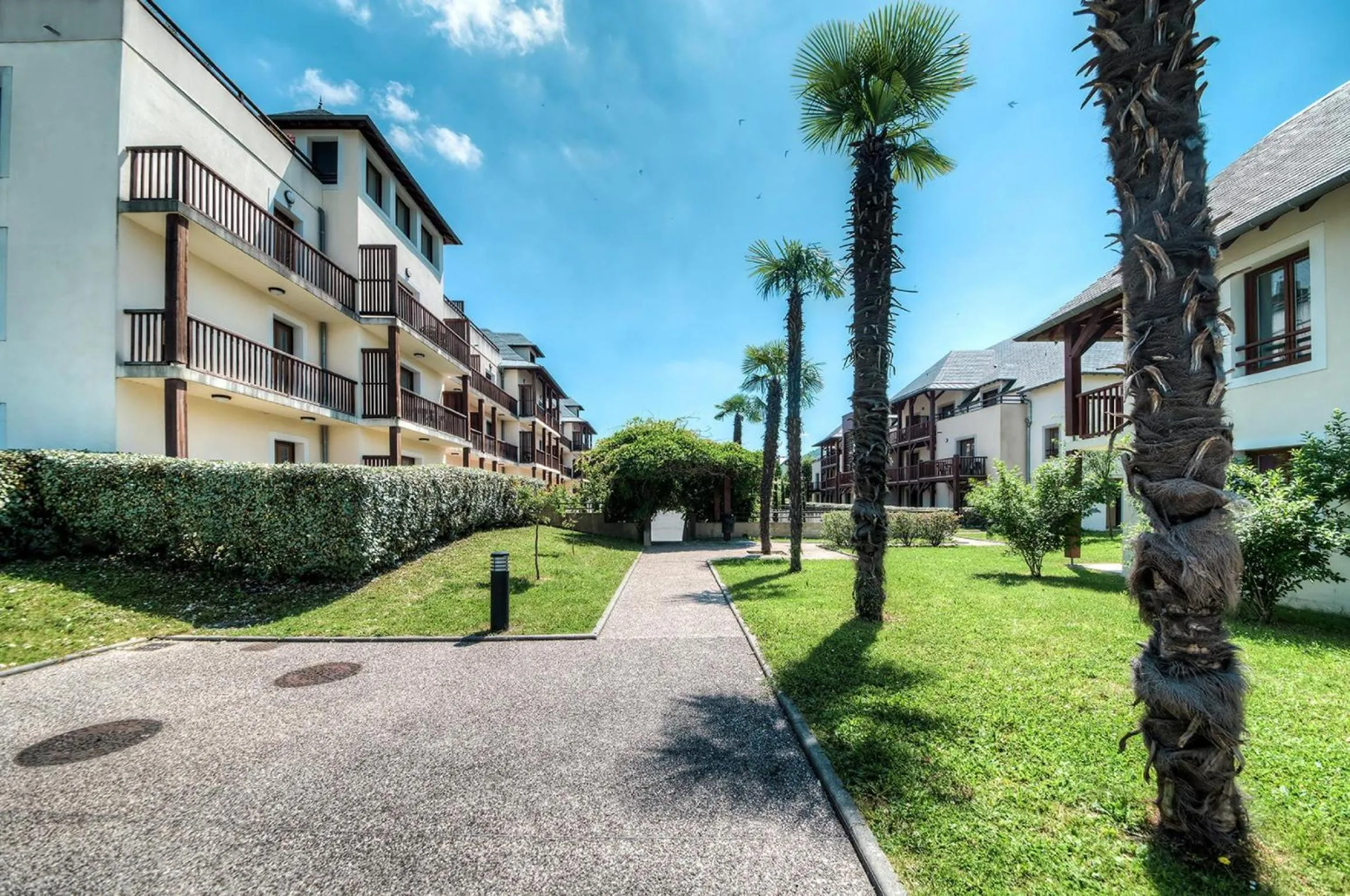 Facade/entrance in Comfort Aparthotel Lourdes L'Acacia