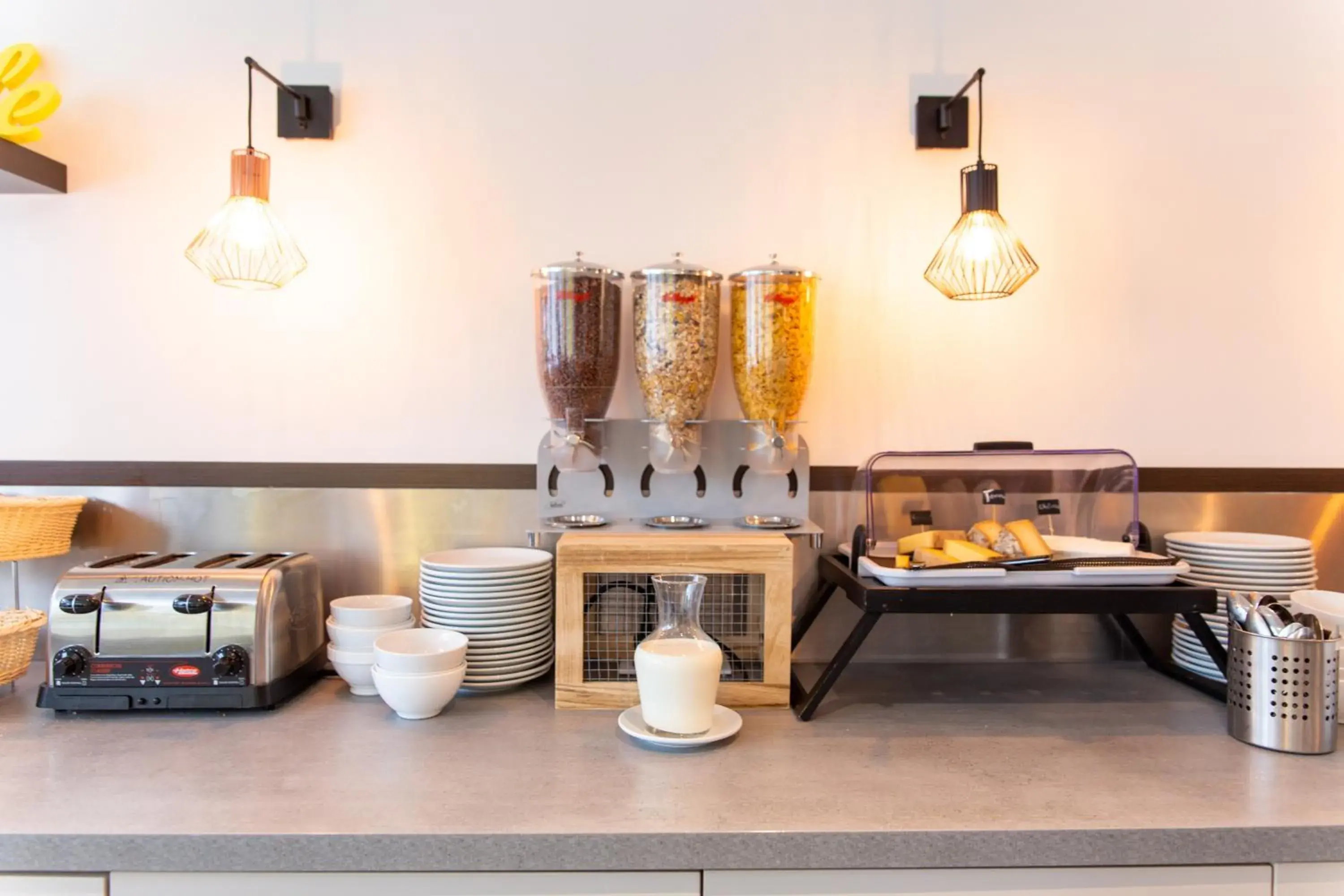 Breakfast in Comfort Aparthotel Lourdes L'Acacia Breakfast in Comfort Aparthotel Lourdes L'Acacia