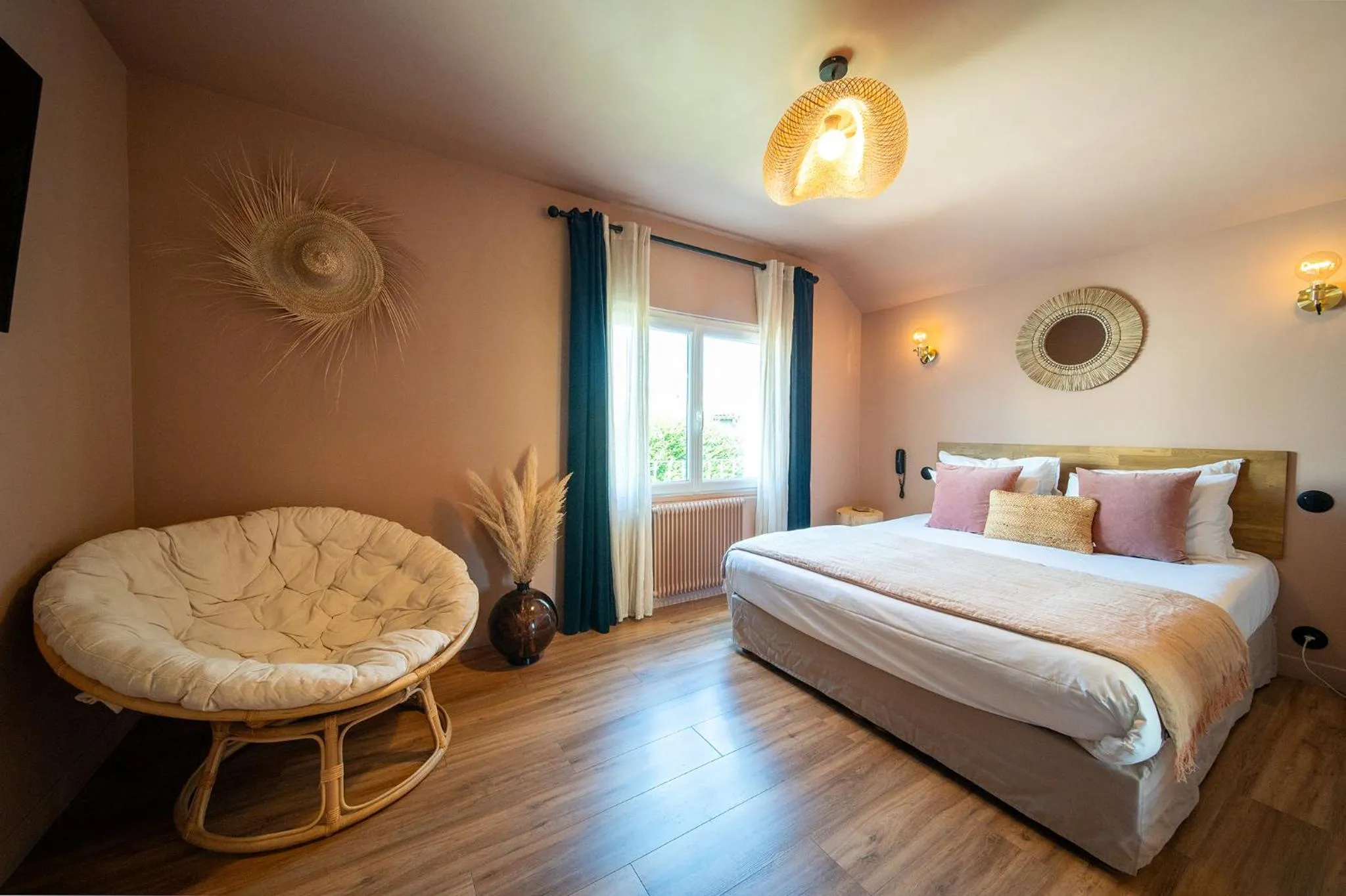 Bedroom, Bed in Hôtel Rive Sud