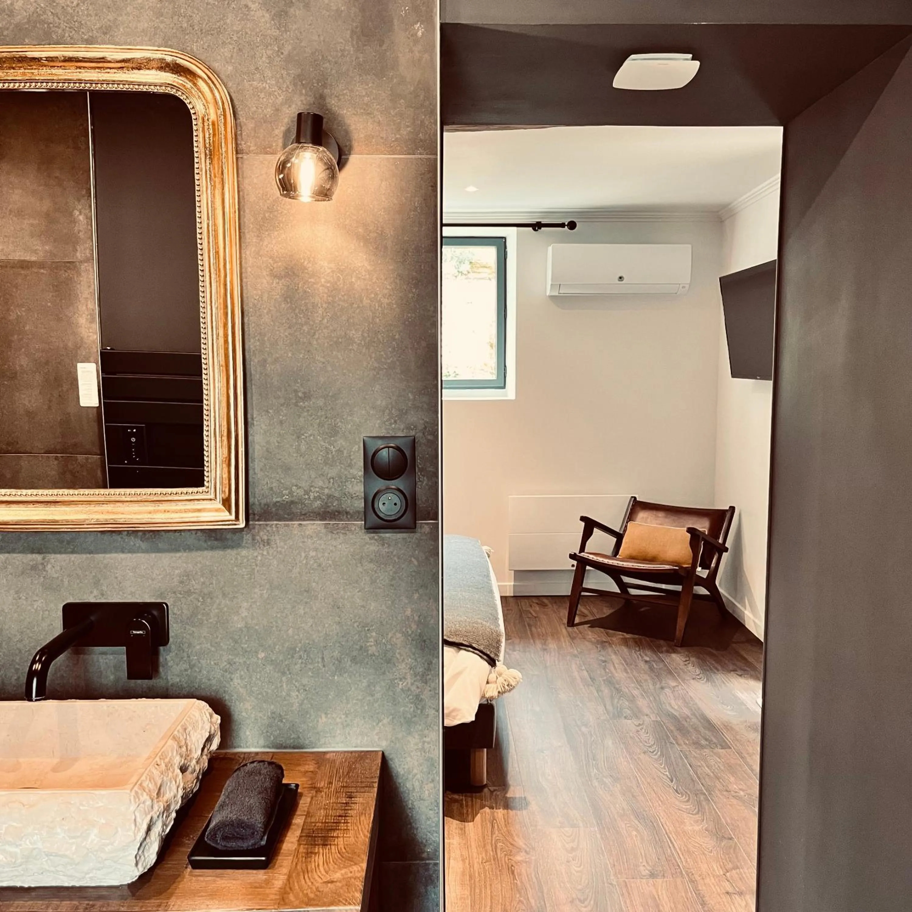 Photo of the whole room in Hôtel Rive Sud