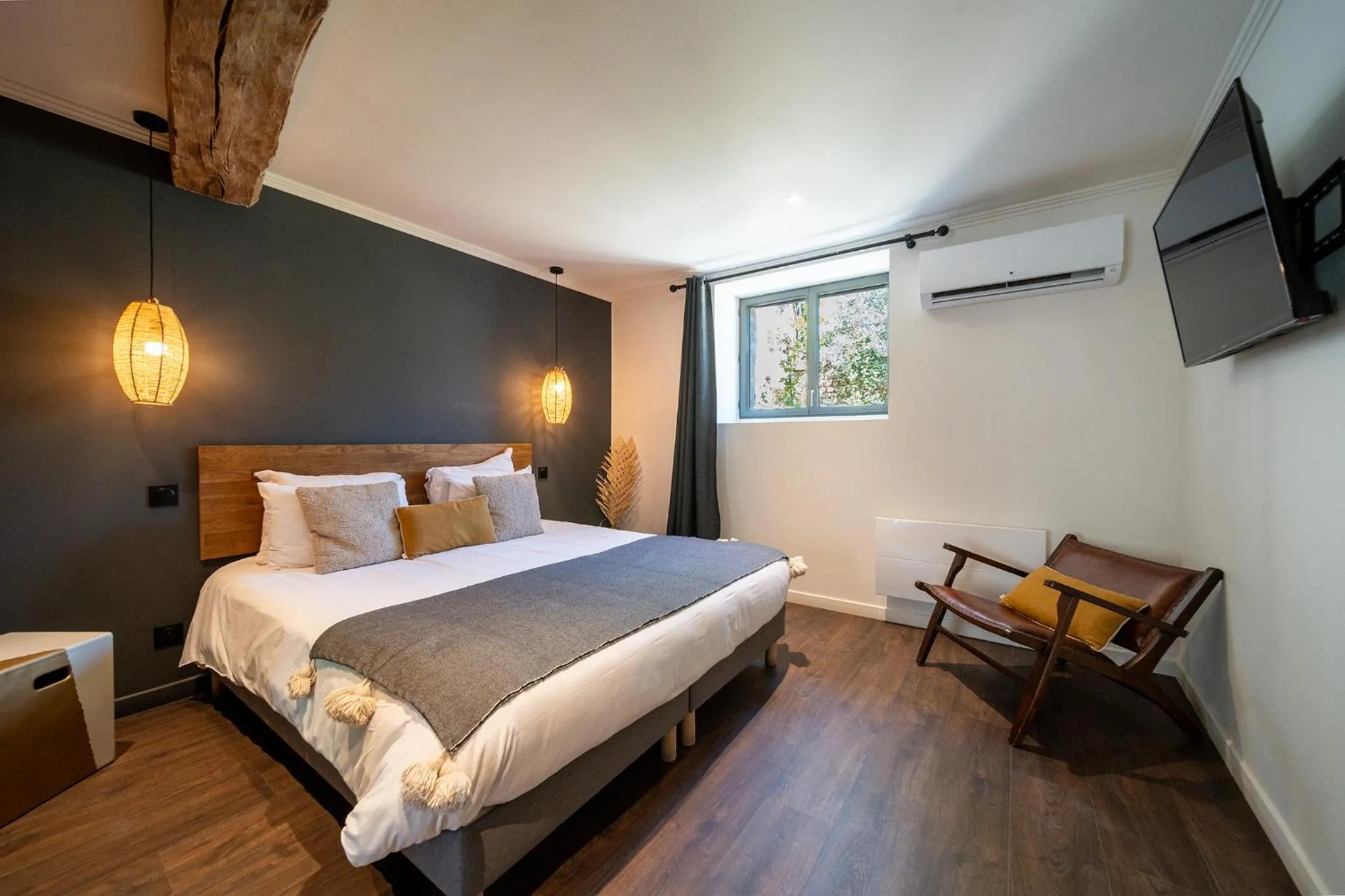 Photo of the whole room, Bed in Hôtel Rive Sud