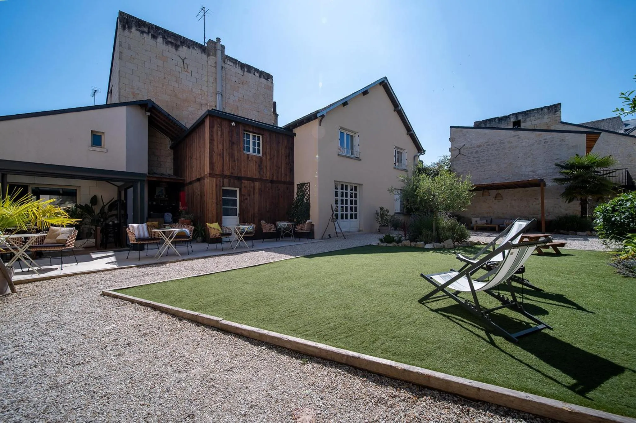 Patio in Hôtel Rive Sud