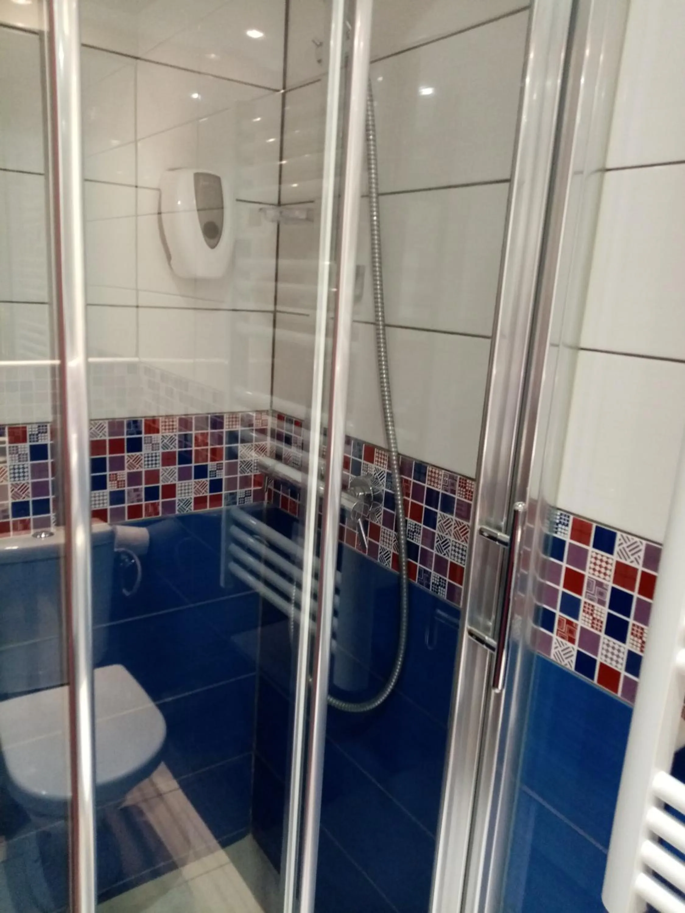 Bathroom in Brit Hotel St-Quentin/Nord