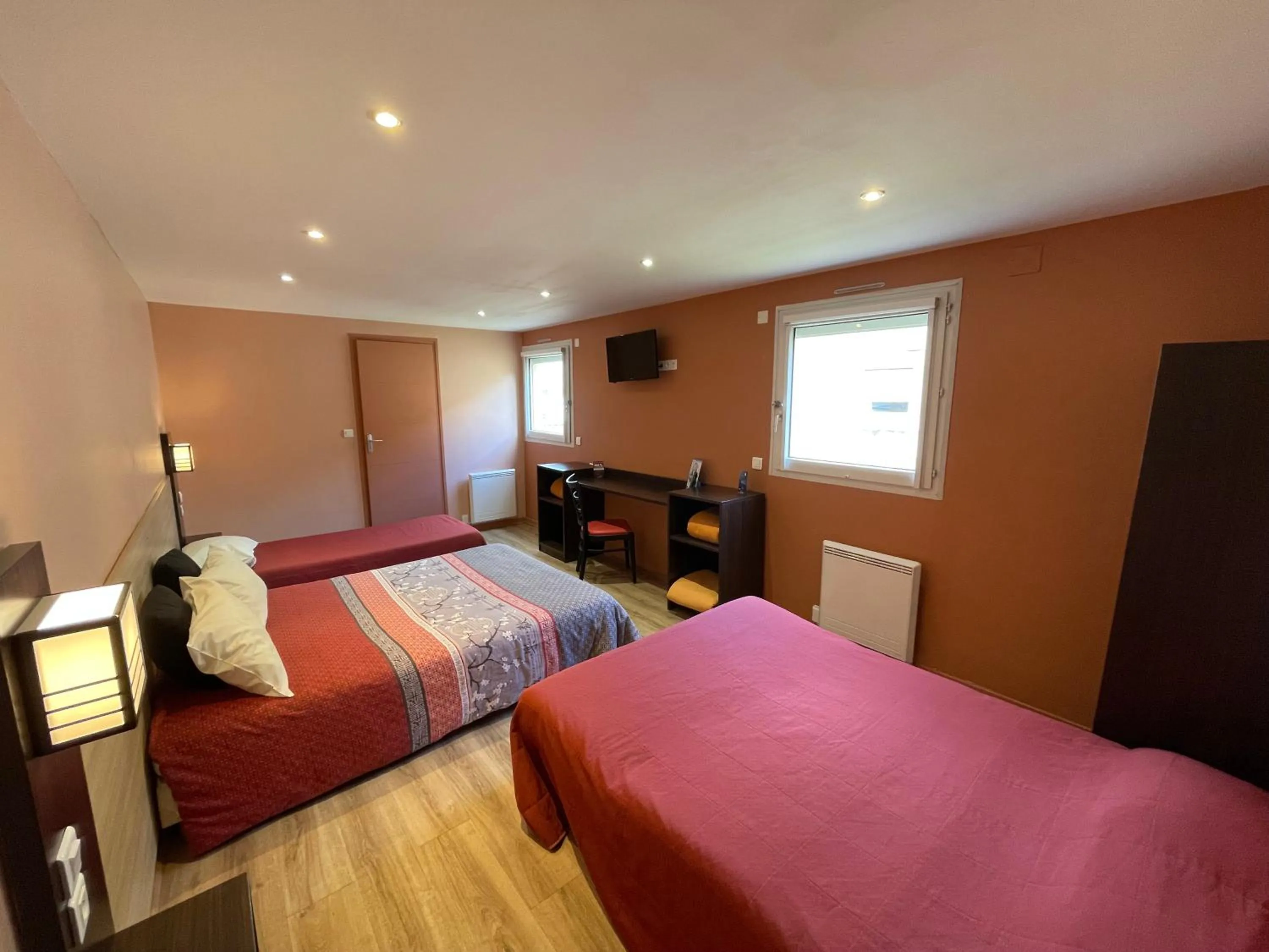 Bedroom, Bed in Brit Hotel St-Quentin/Nord