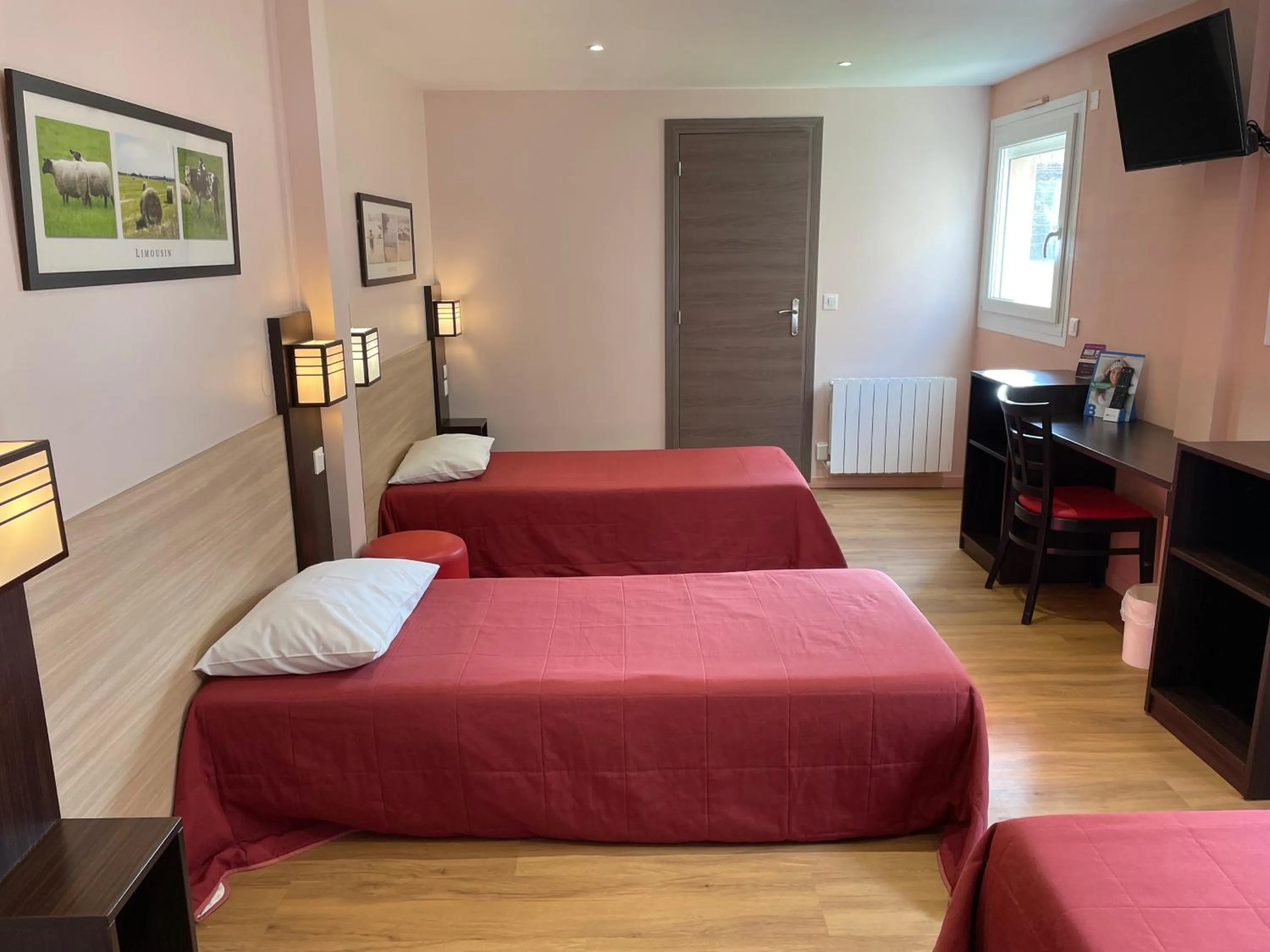 Bedroom, Bed in Brit Hotel St-Quentin/Nord