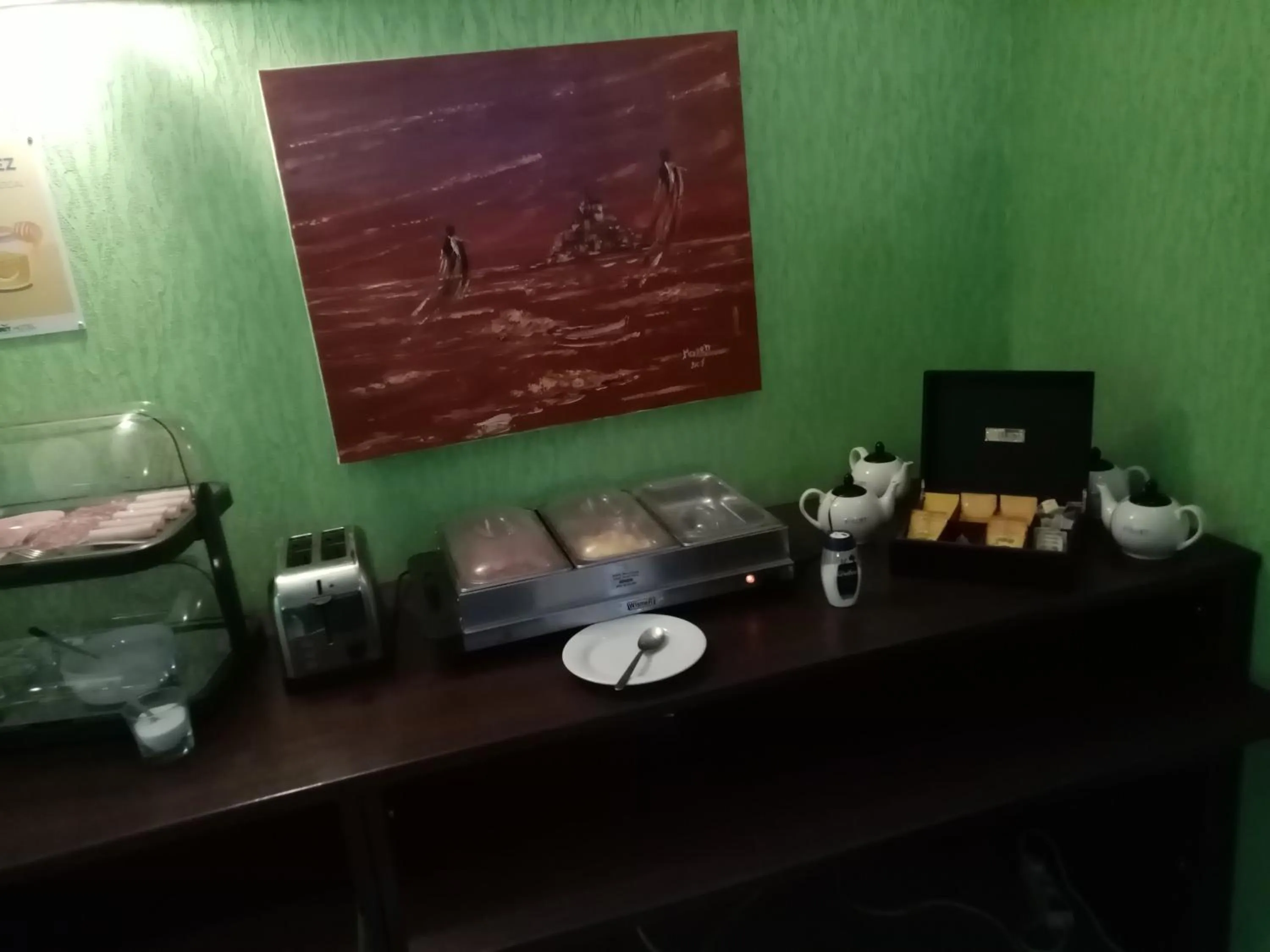 Breakfast in Brit Hotel St-Quentin/Nord