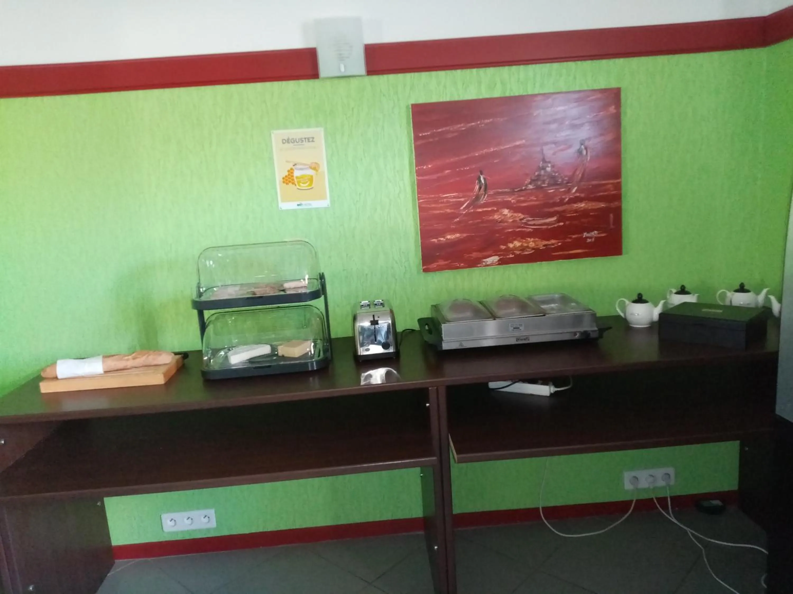 Breakfast in Brit Hotel St-Quentin/Nord