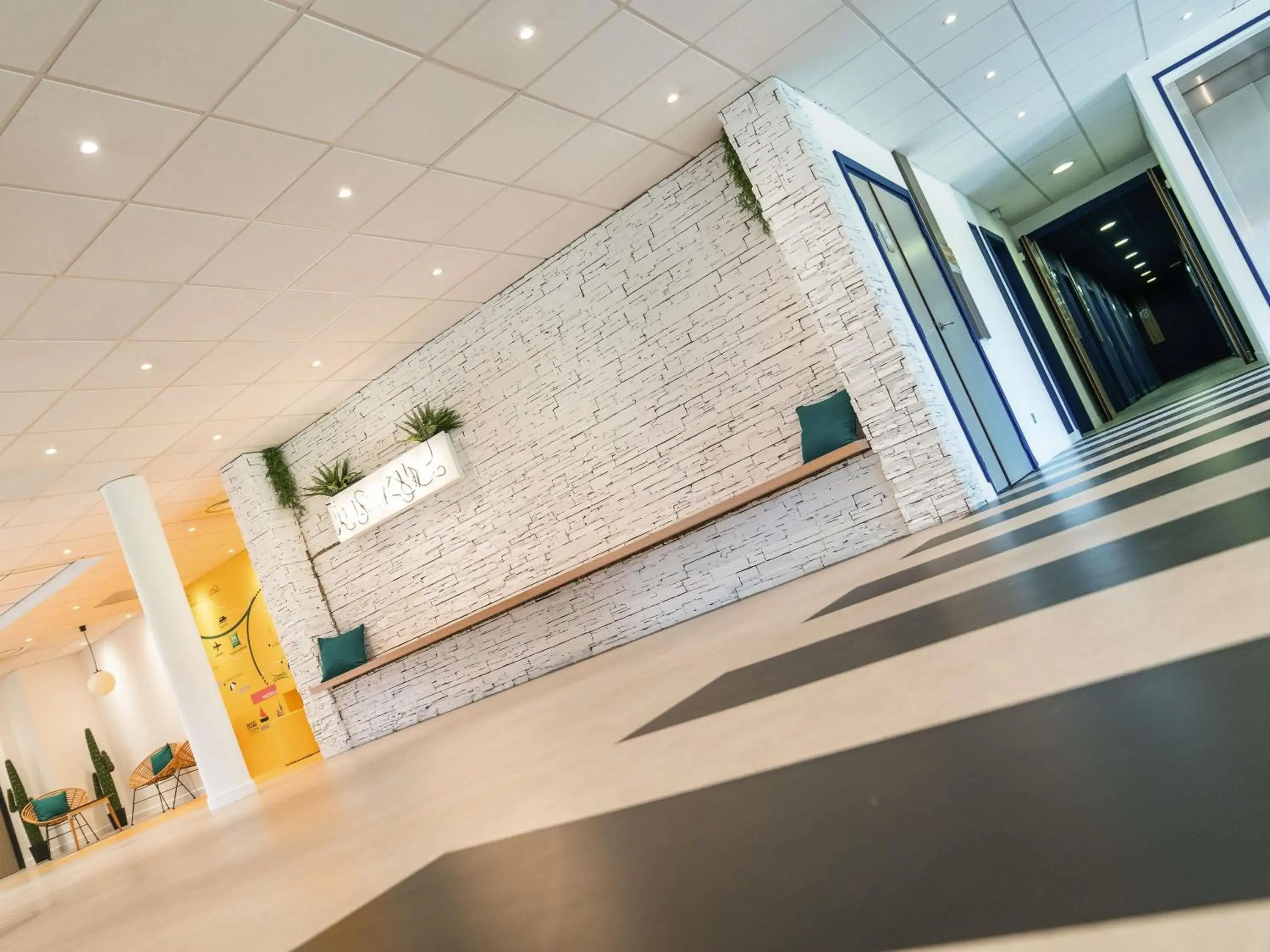 Property building in ibis Styles Marseille Plan de Campagne Property building in ibis Styles Marseille Plan de Campagne