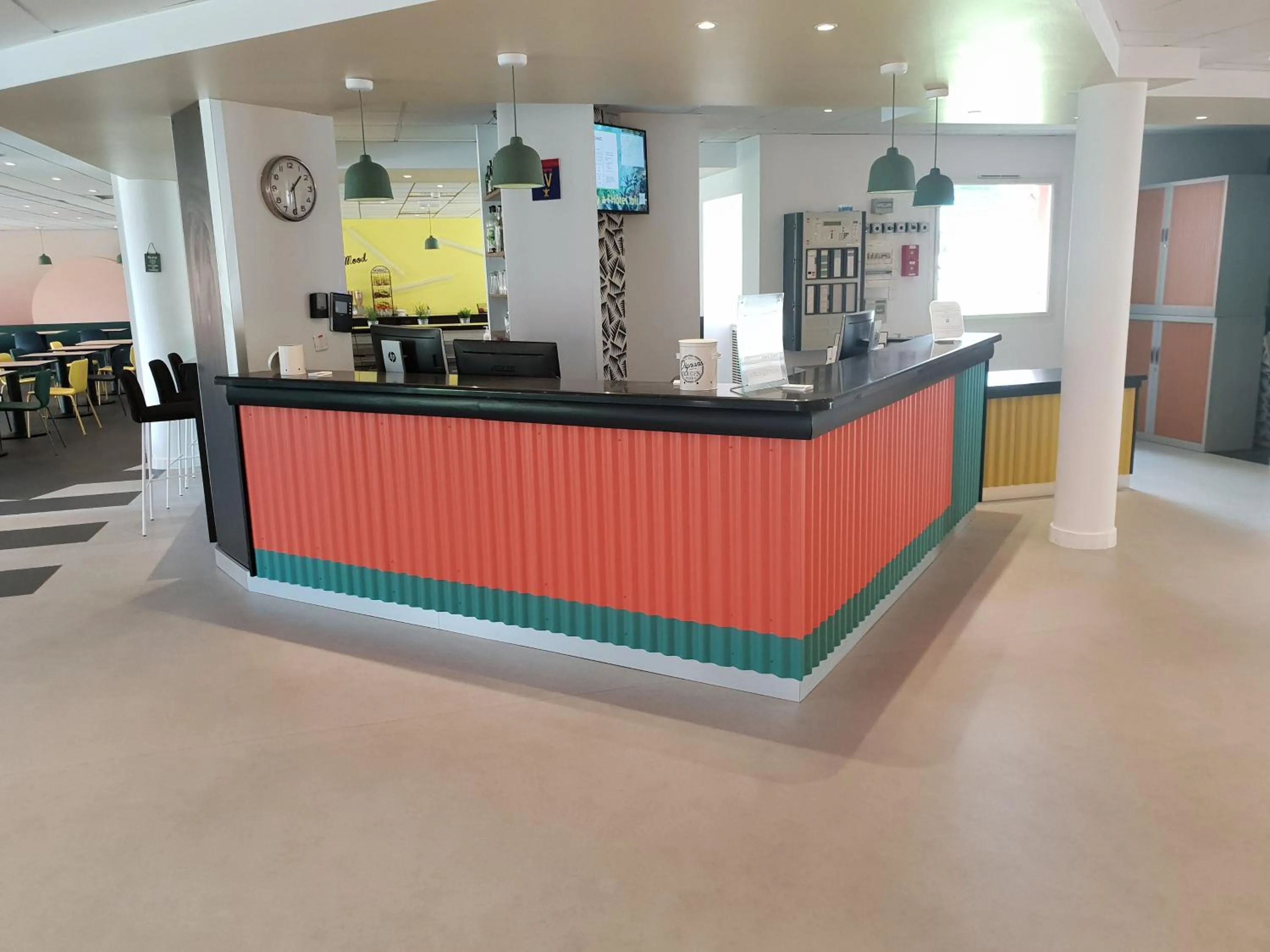 Lobby or reception in ibis Styles Marseille Plan de Campagne