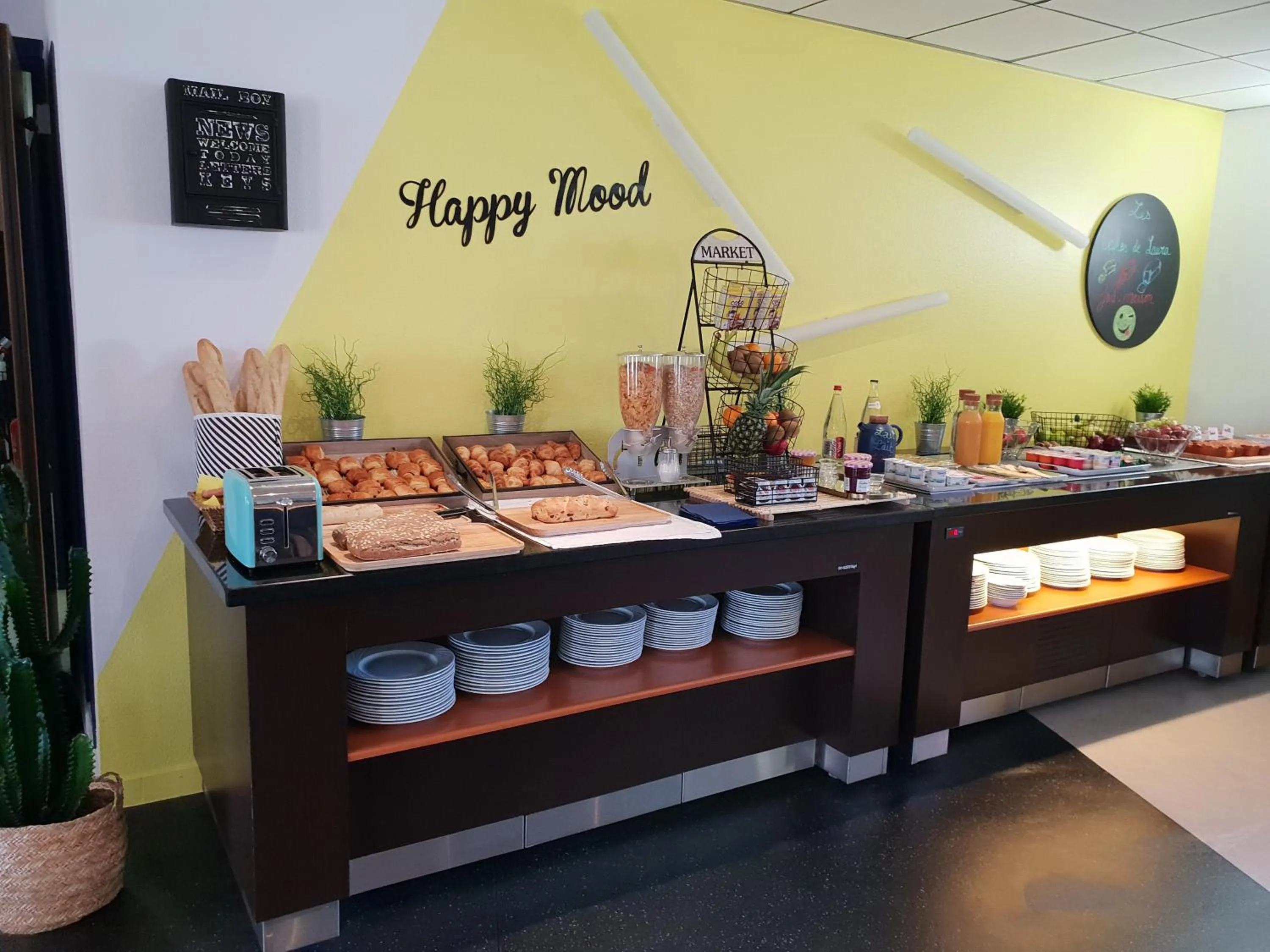Buffet breakfast in ibis Styles Marseille Plan de Campagne