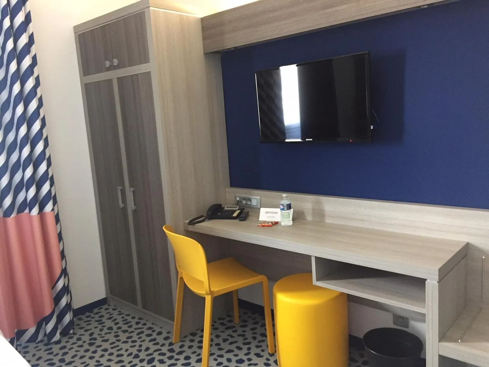 Photo of the whole room in ibis Styles Marseille Plan de Campagne