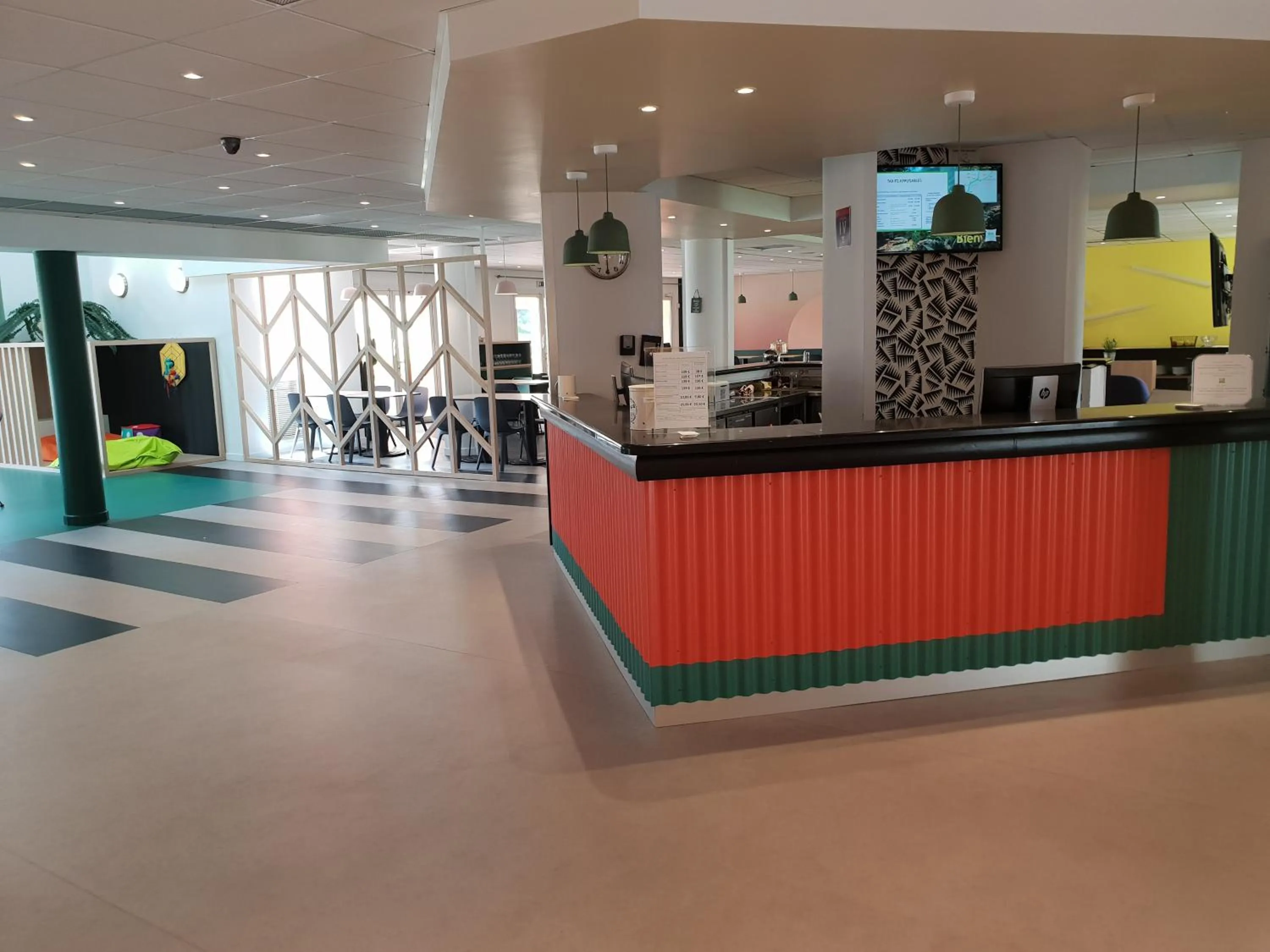 Lobby or reception in ibis Styles Marseille Plan de Campagne