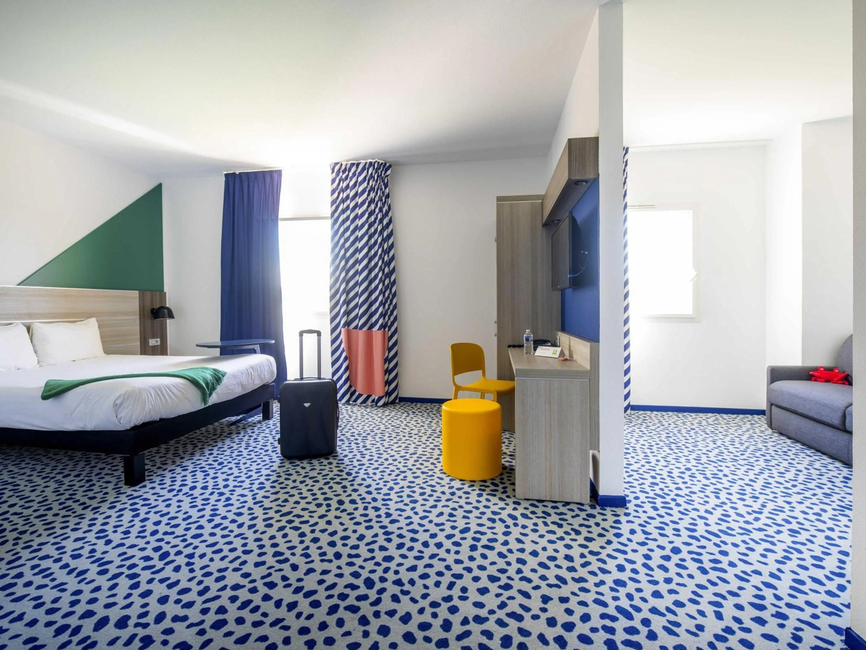 Bedroom, Bed in ibis Styles Marseille Plan de Campagne