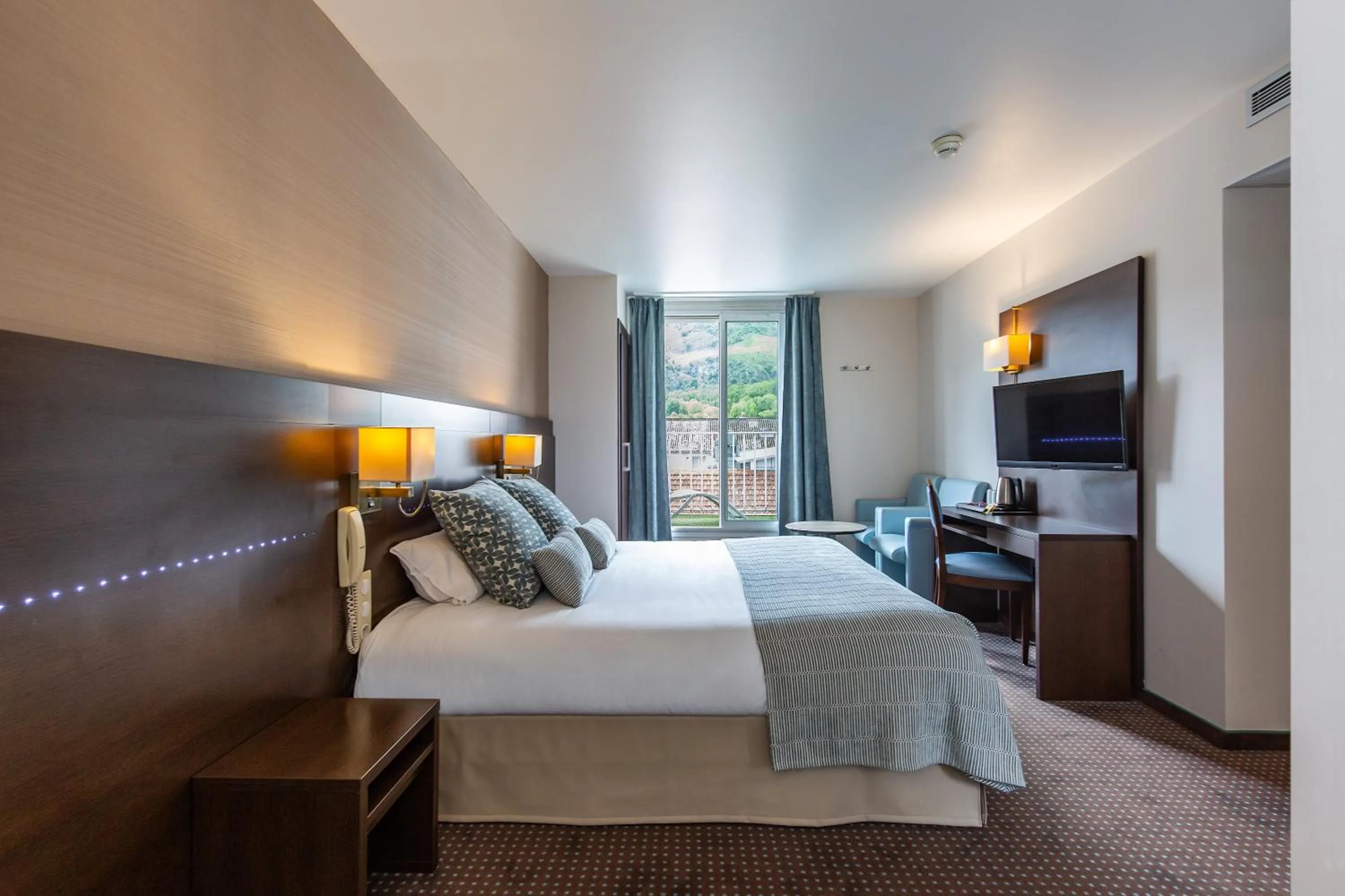 Bed in Helgon Hotel - Lourdes Pyrénées