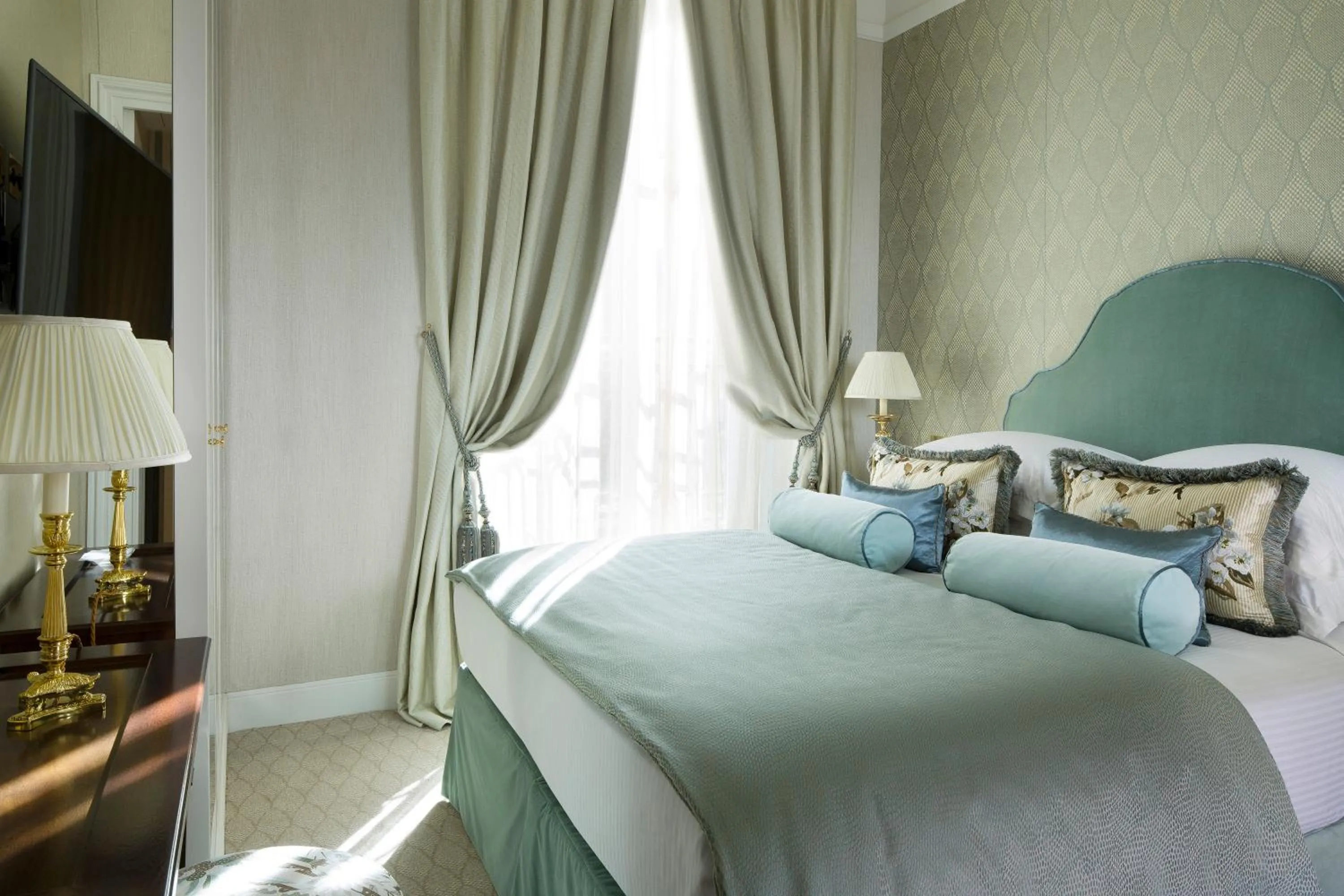 Photo of the whole room, Bed in Relais Christine