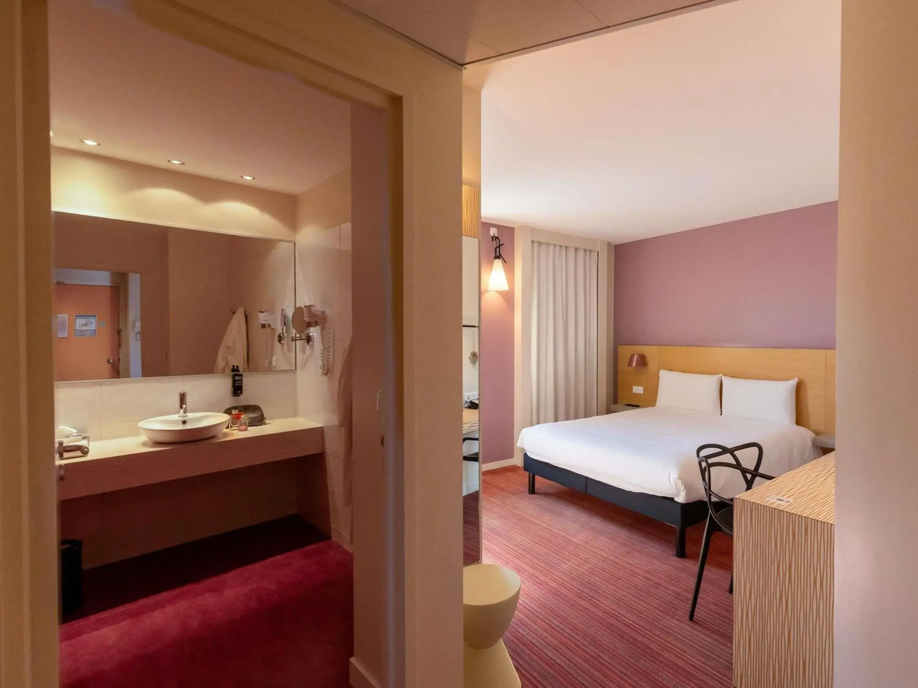 Bedroom, Bed in ibis Styles Le Puy en Velay Bedroom, Bed in ibis Styles Le Puy en Velay