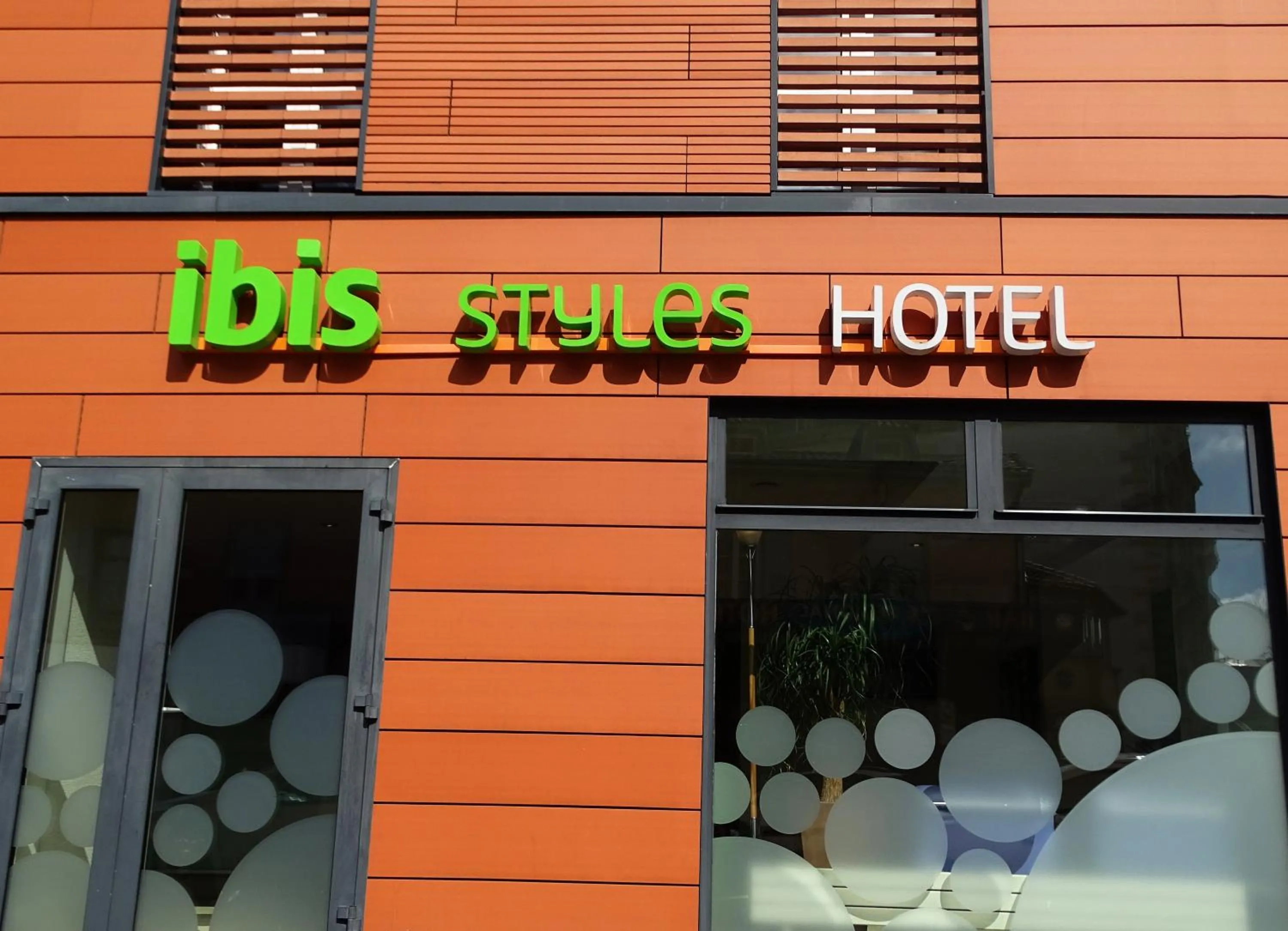 Facade/entrance in ibis Styles Le Puy en Velay