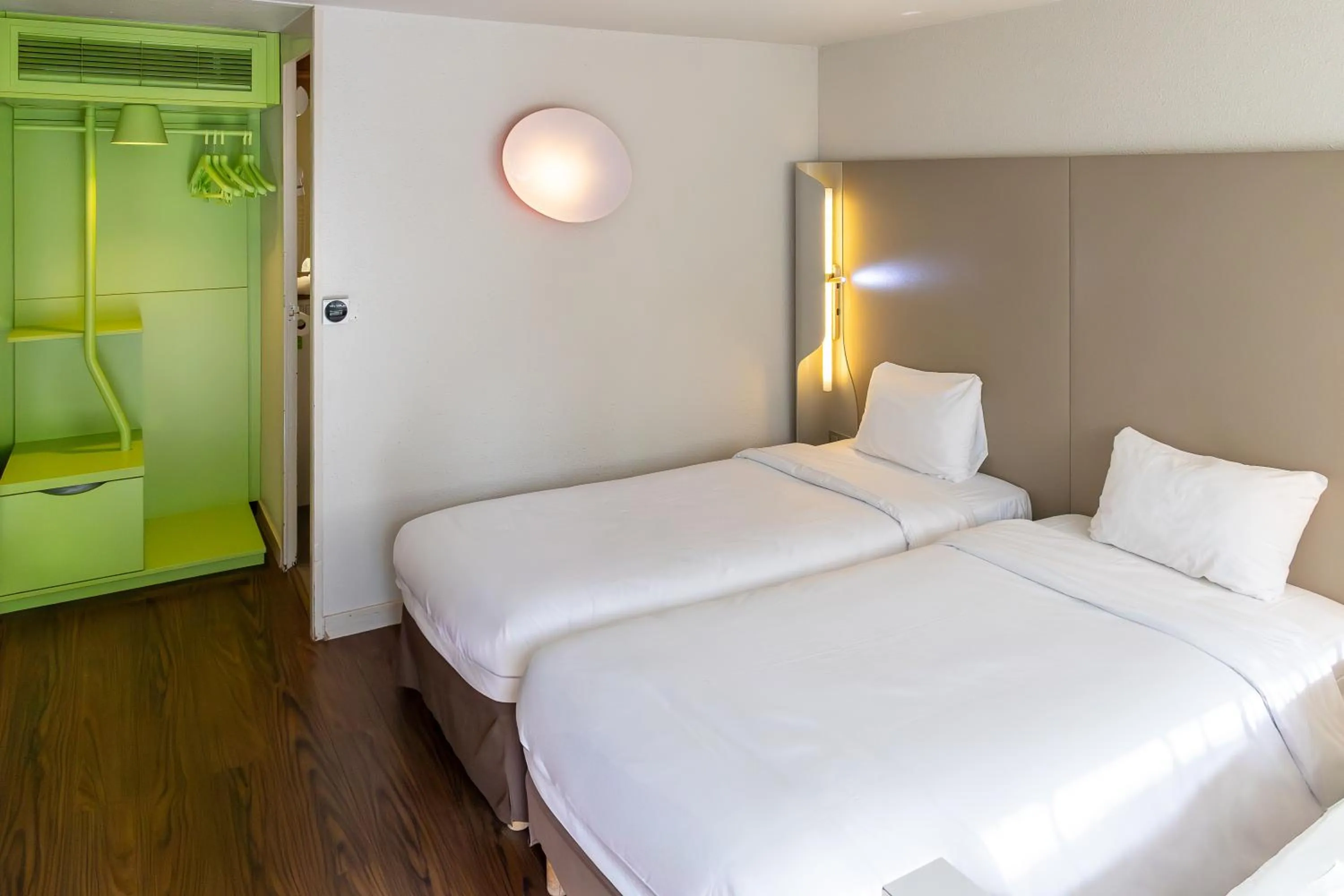 Bedroom, Bed in Campanile Toulouse - Blagnac Aéroport