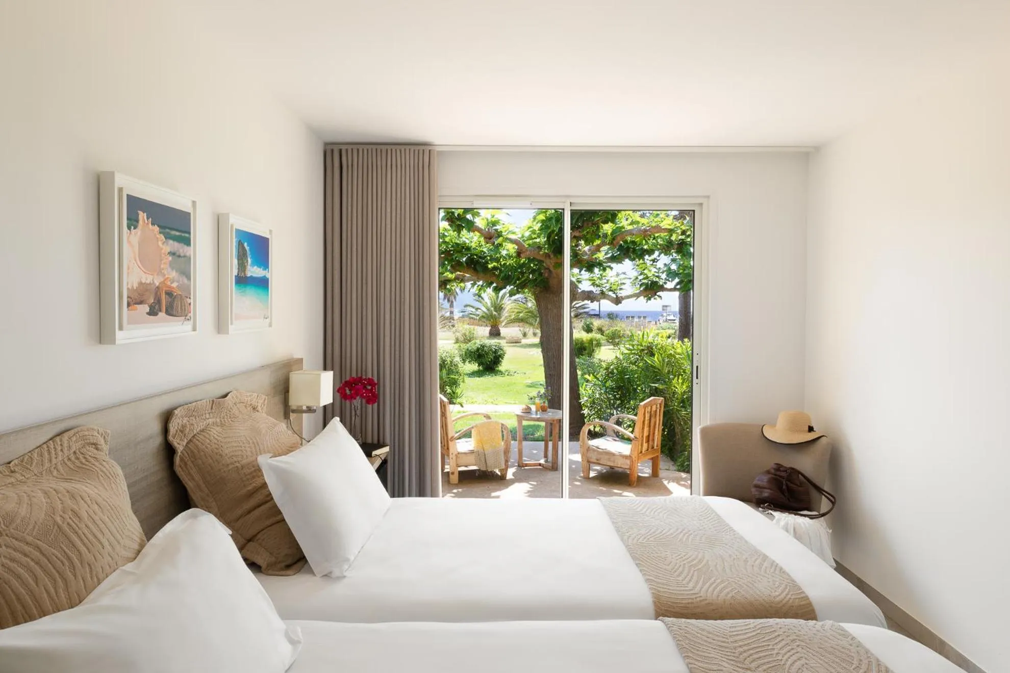 Bed in Hôtel-Restaurant Marina Di Lava - Grand Ajaccio