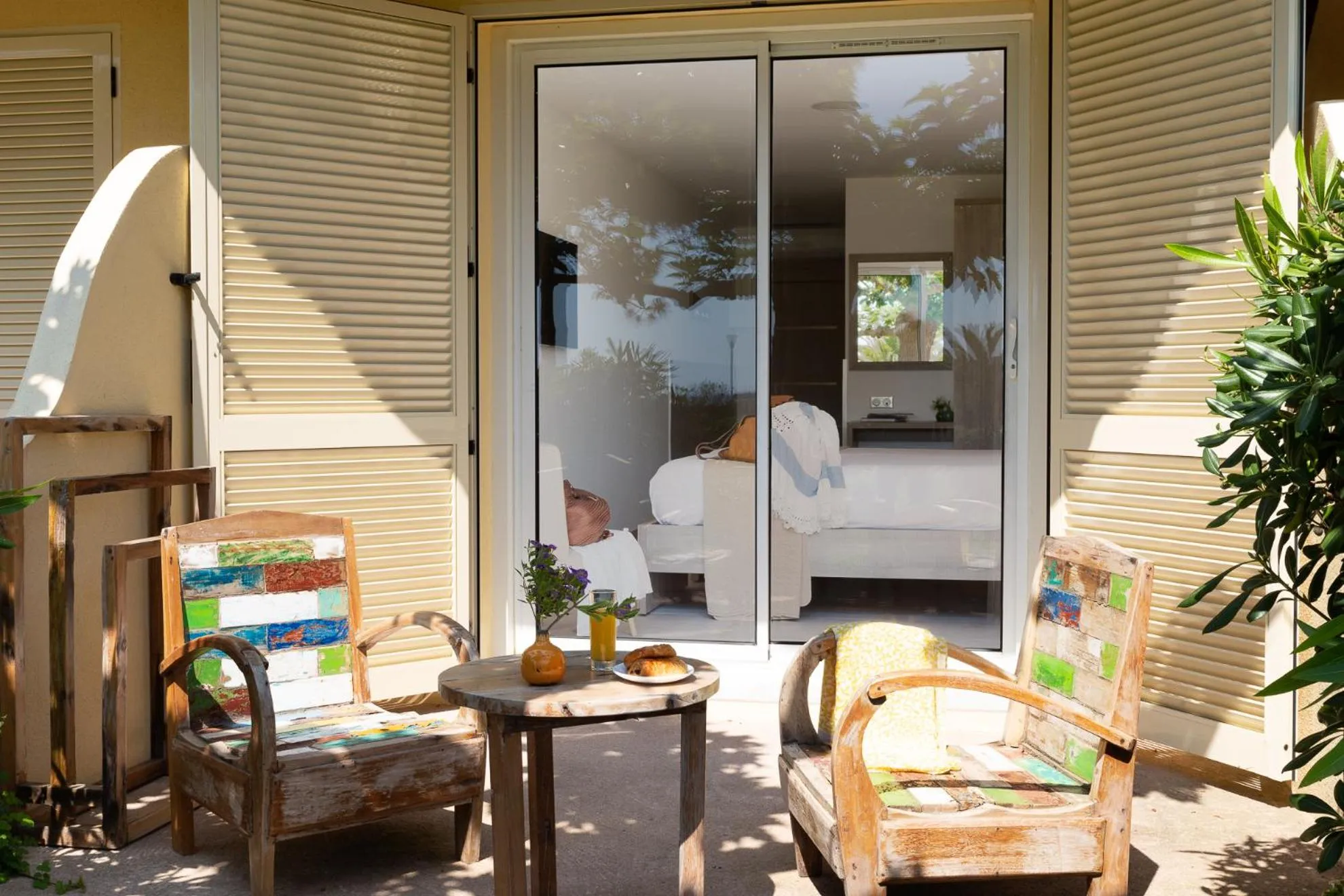 Patio in Hôtel-Restaurant Marina Di Lava - Grand Ajaccio