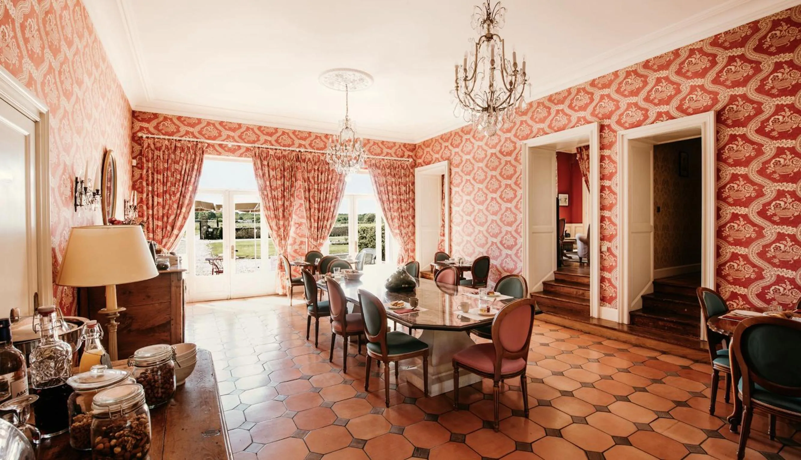 Dining area in Château Meyre