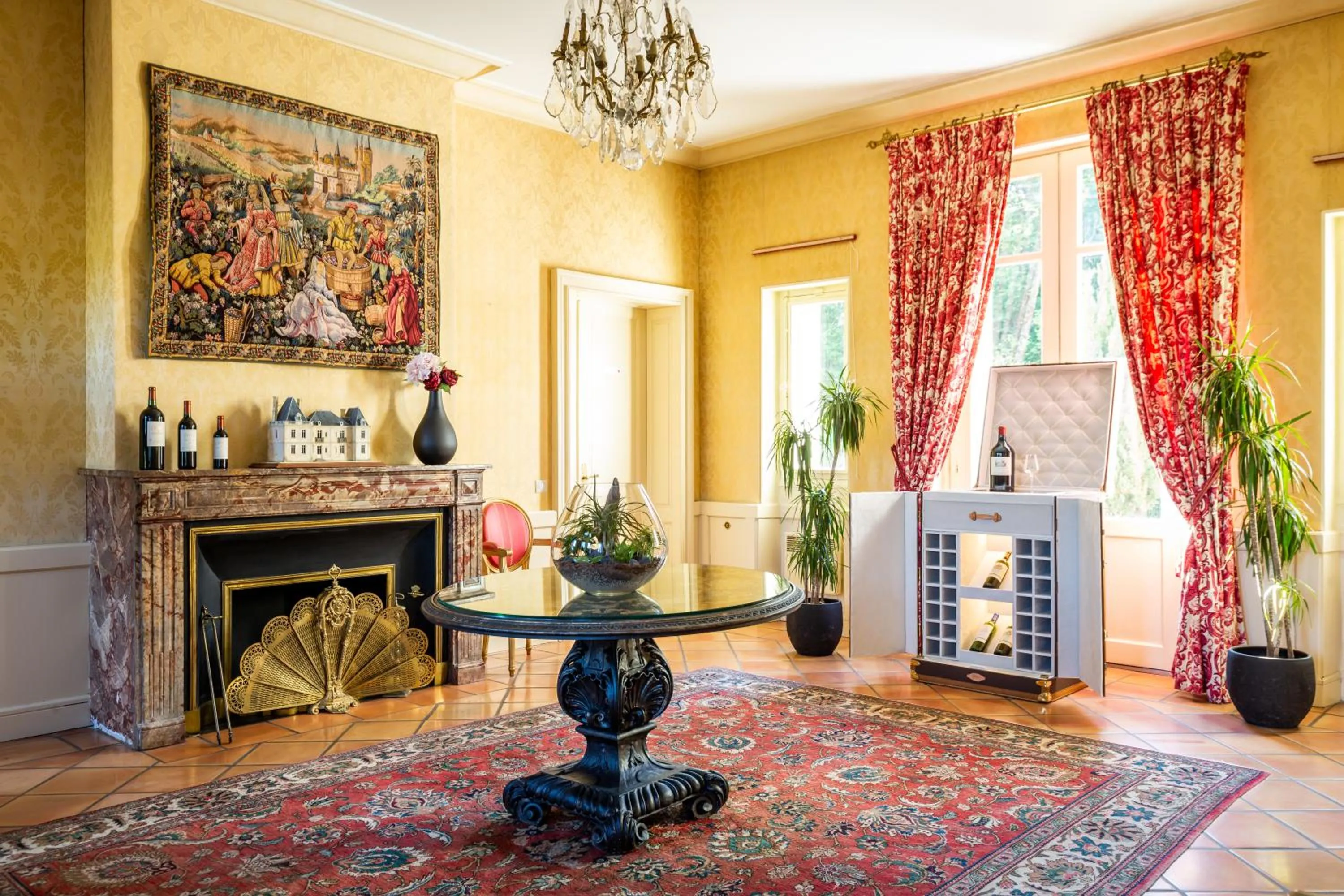 Facade/entrance in Château Meyre